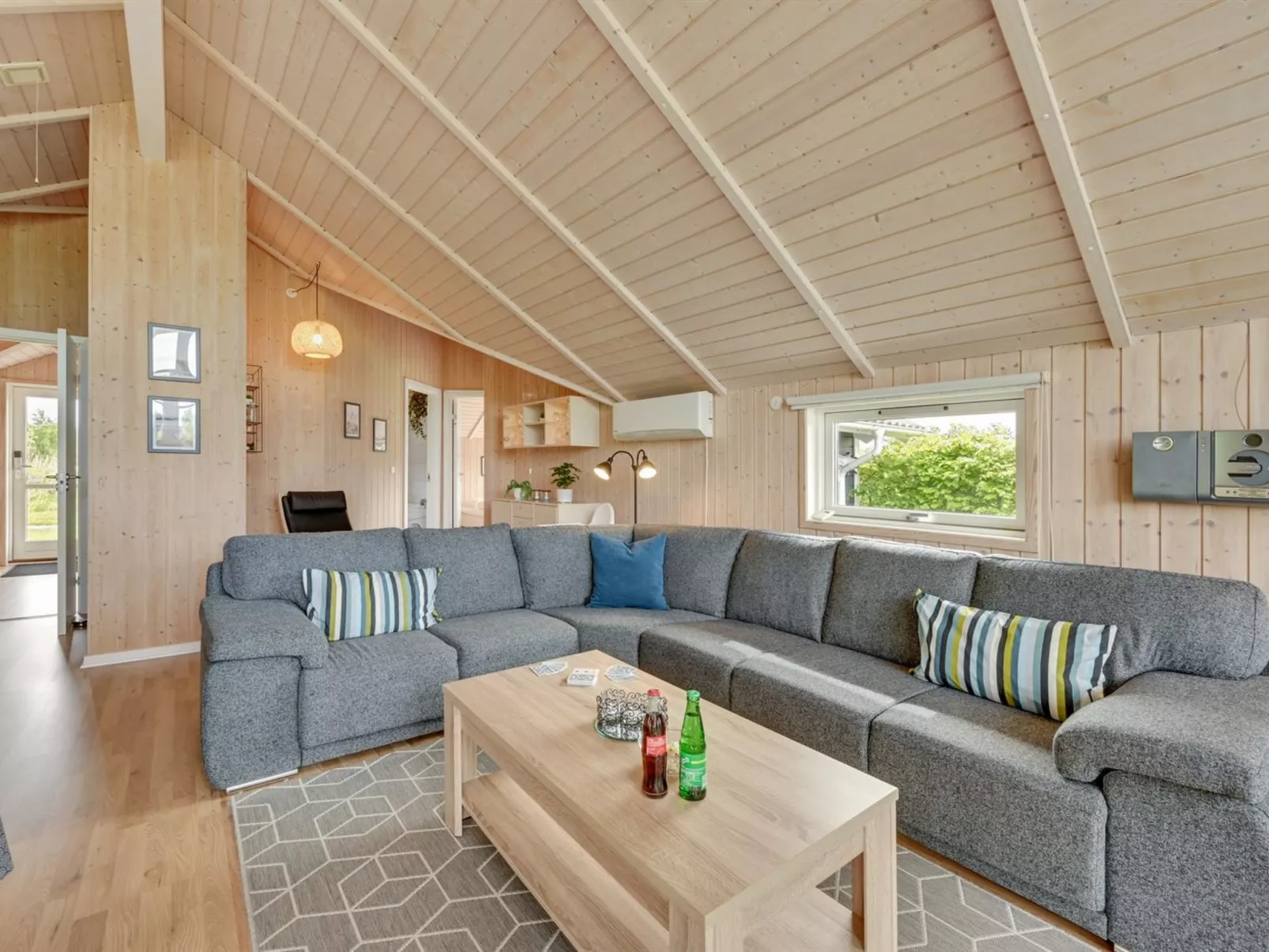 "Binna" - 1.2km to the fjord-Drinnen