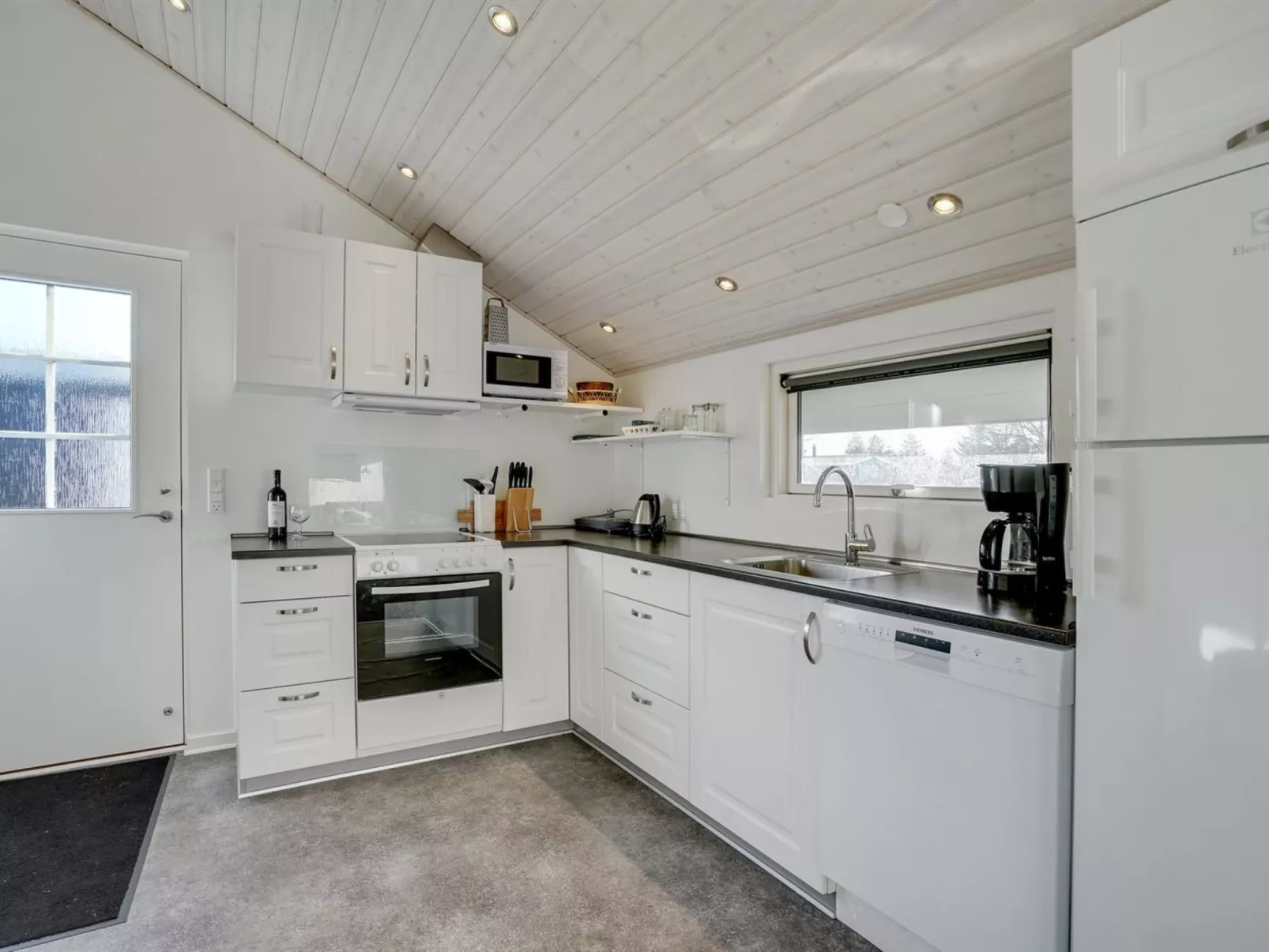 "Ingward" - 300m to the fjord-Dedans