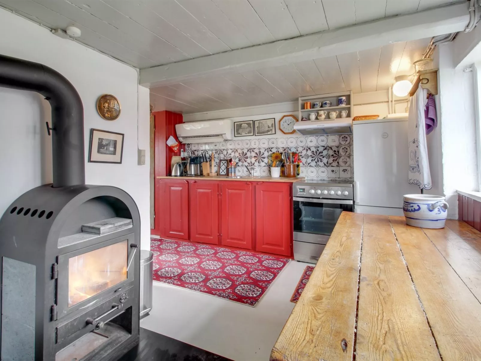 "Saarah" - 25km from the sea-Inside