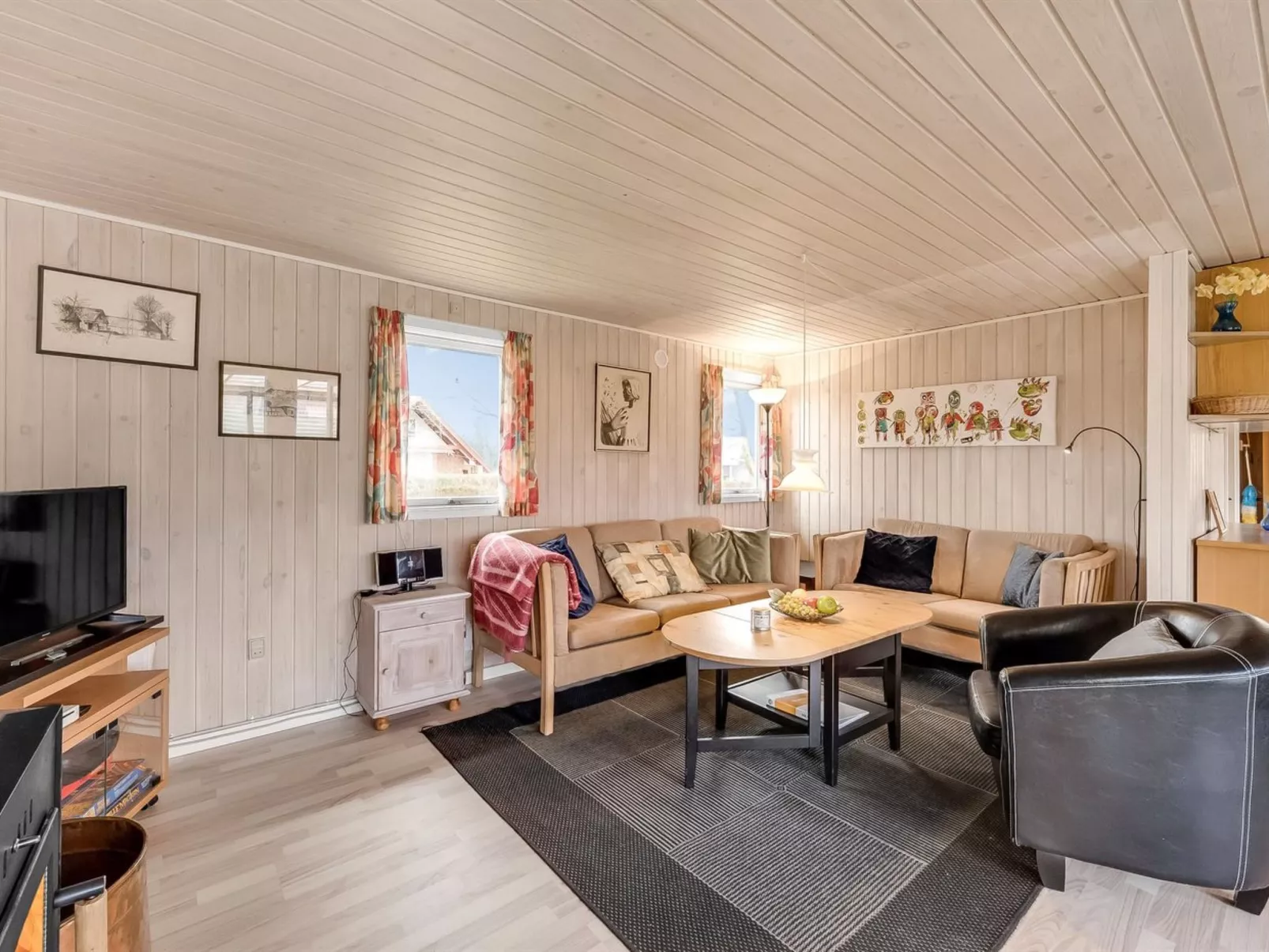 "Hoghni" - 850m to the fjord-Inside