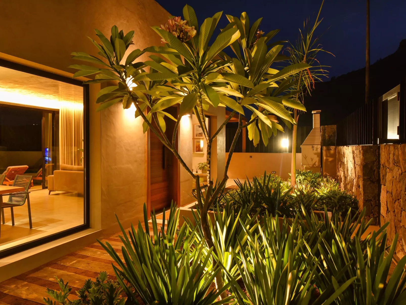 Almadies Tauro - Outside