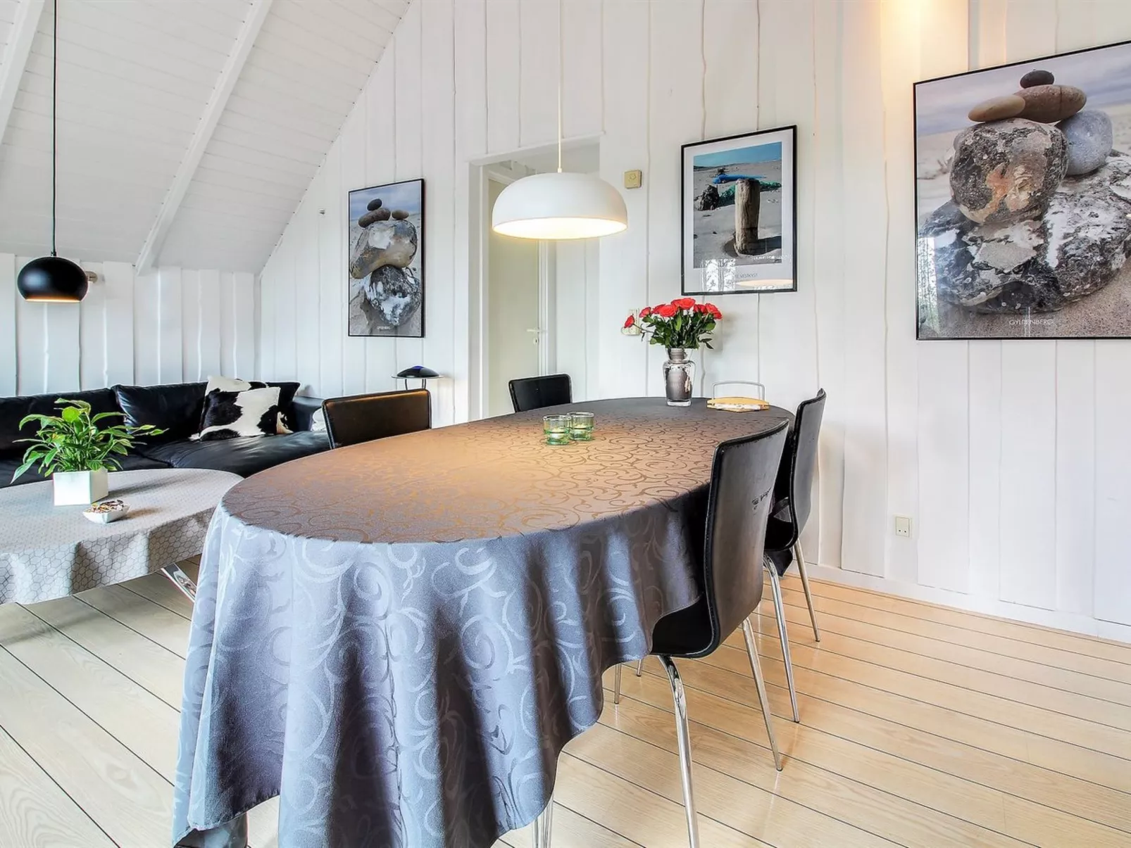 "Awenasa" - 4.1km from the sea-Inside