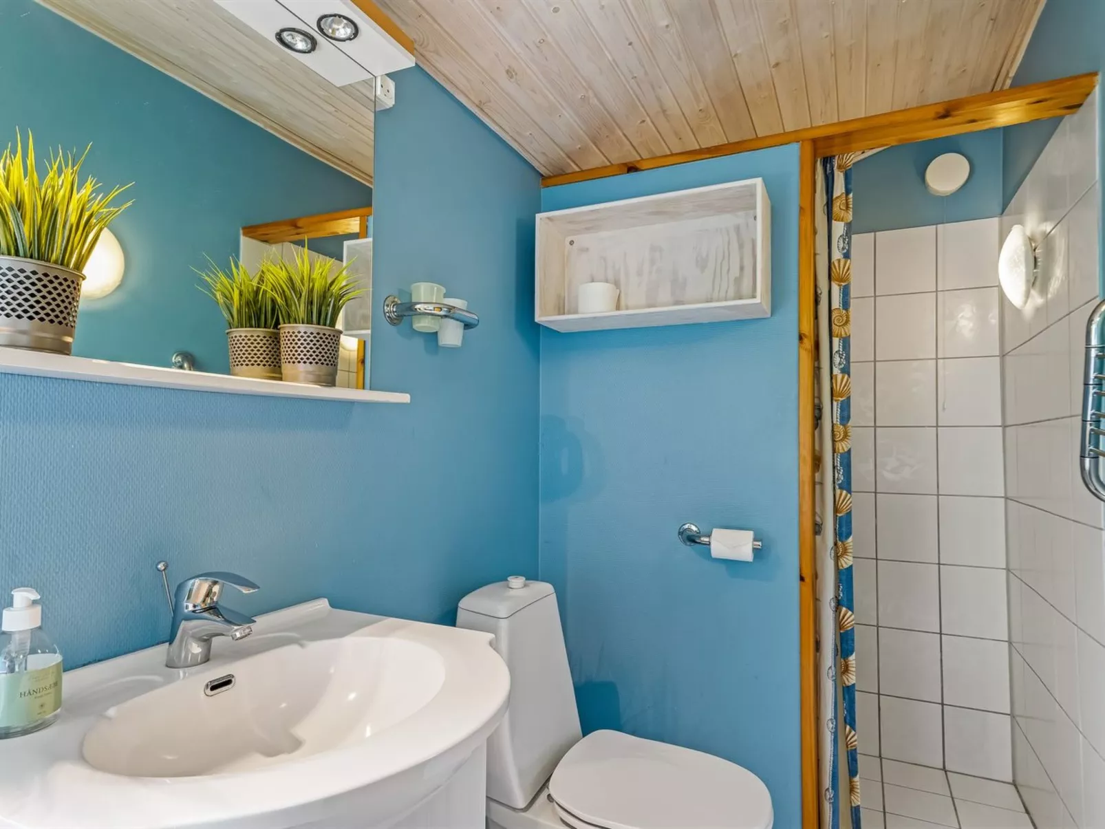 "Vemund" - 300m from the sea-Inside