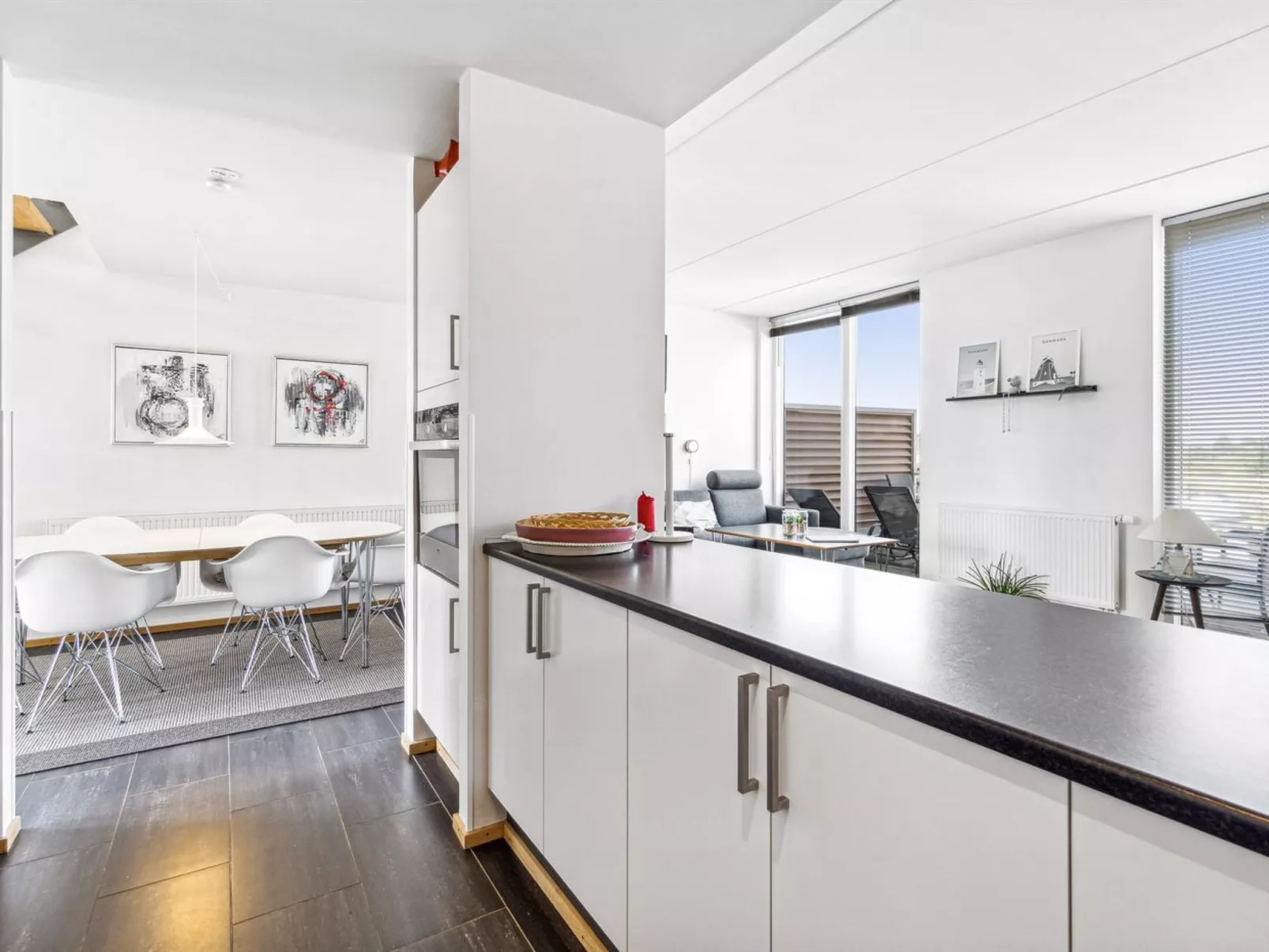 "Kimi" - 100m from the sea-Inside