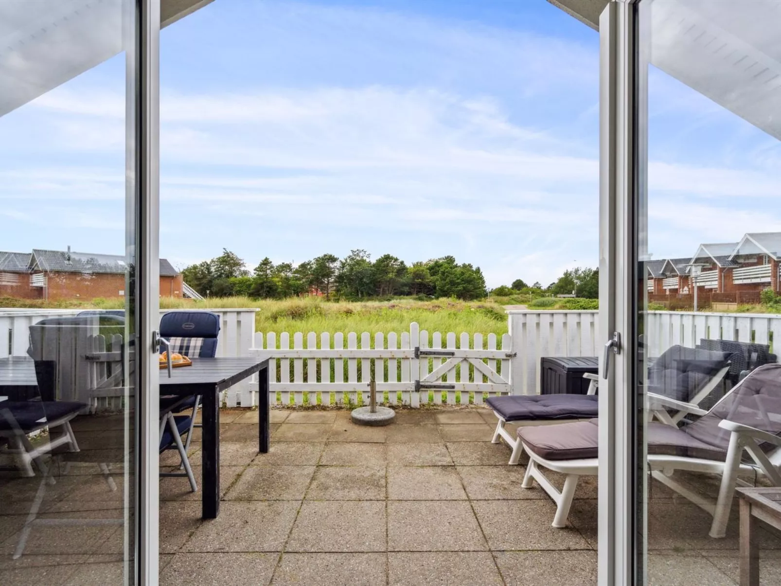 "Rohan" - 2.2km from the sea-Inside