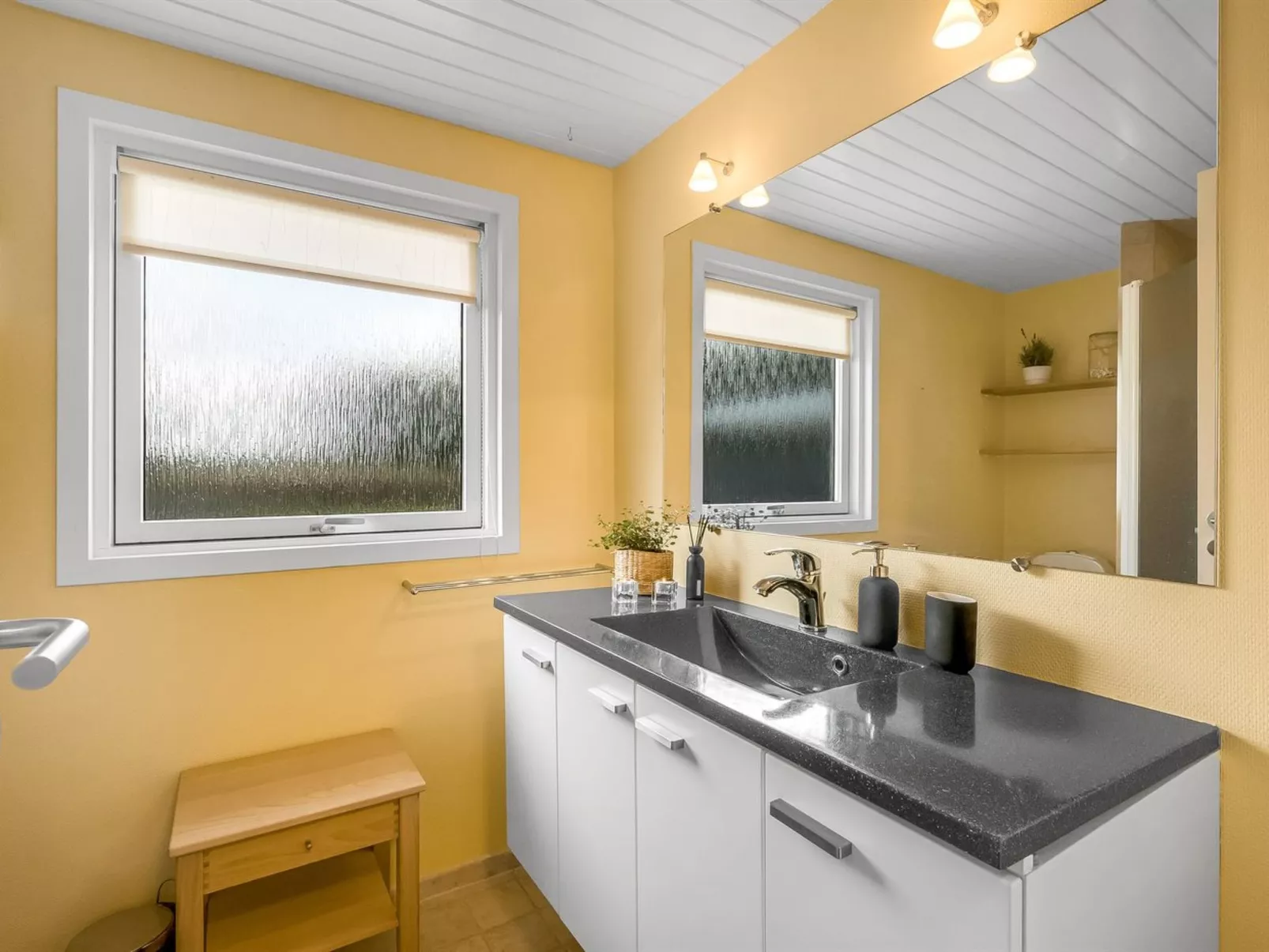 "Waghn" - 800m to the fjord-Dedans