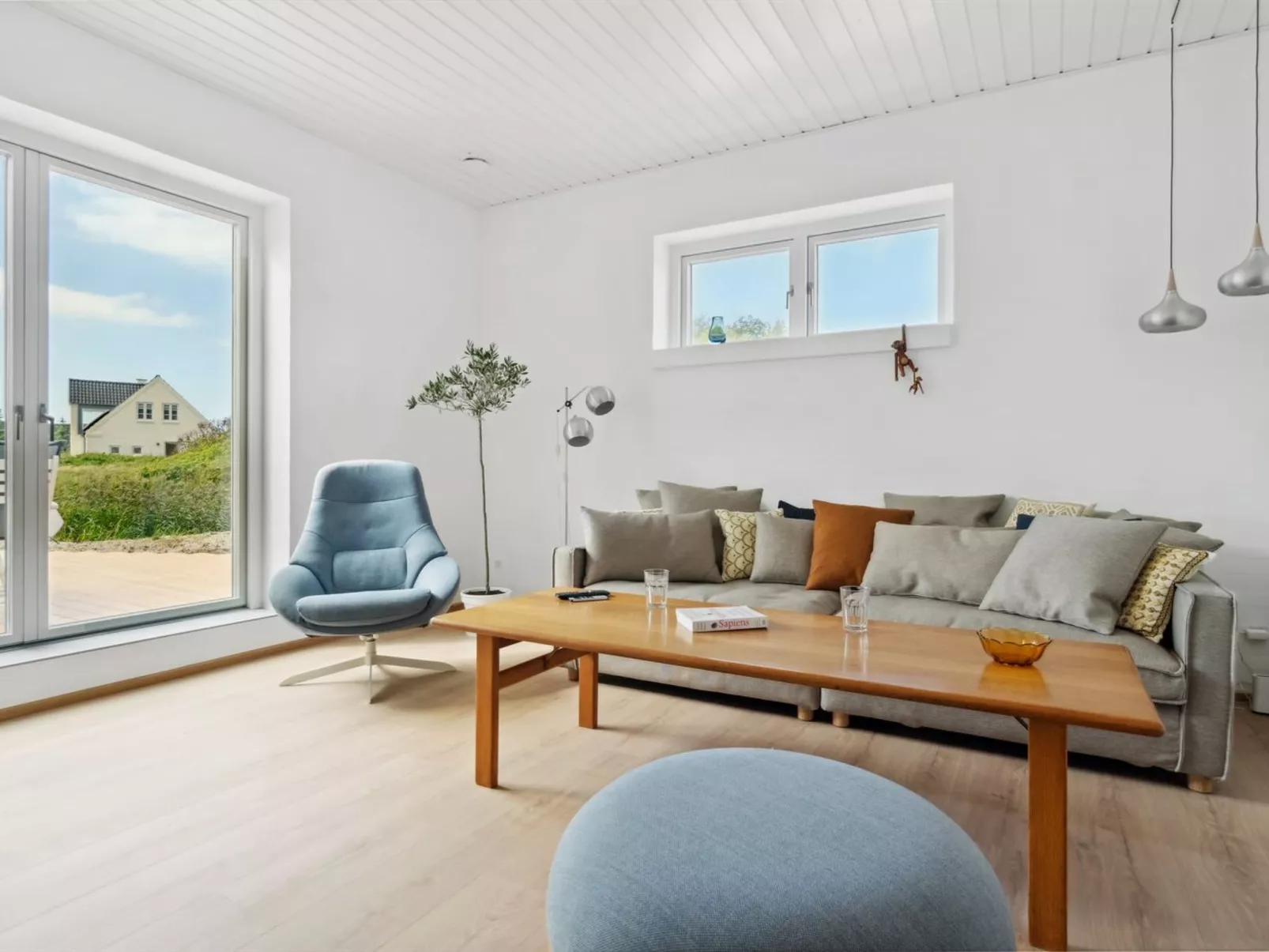 "Yakari" - 1km from the sea-Inside