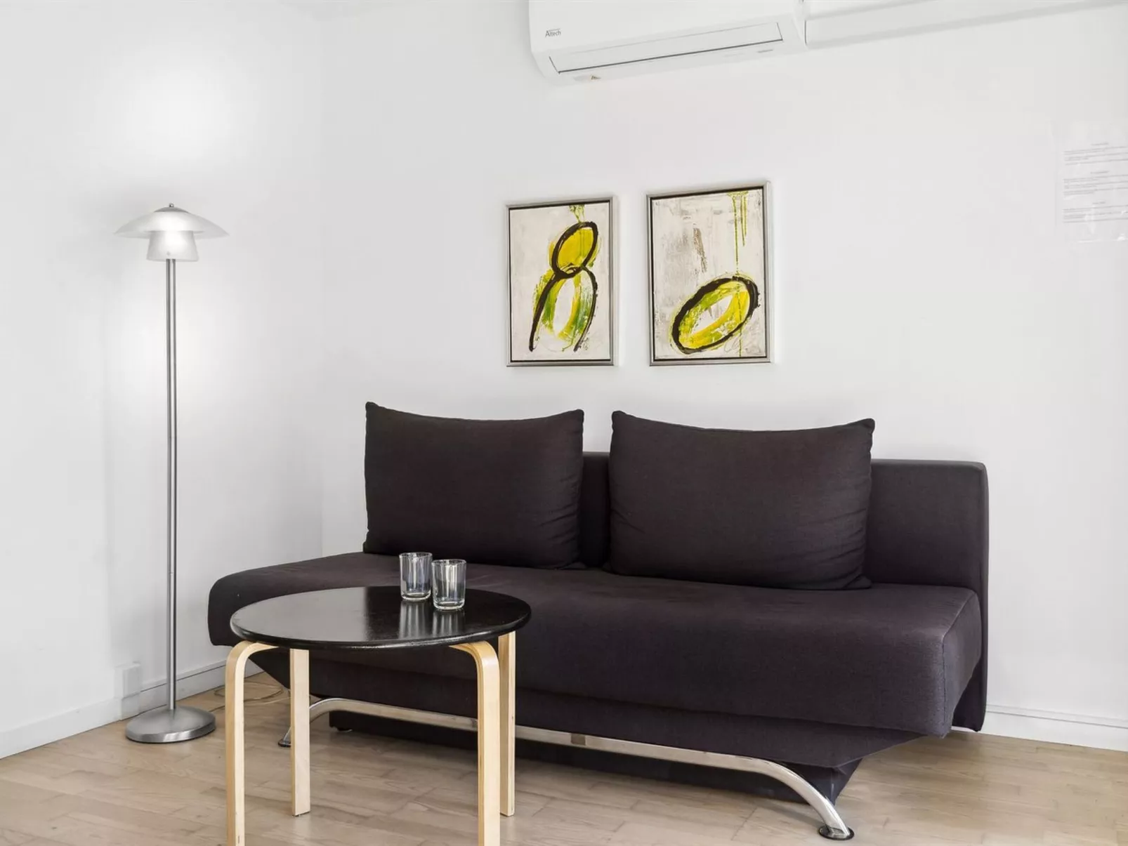 "Sophy" - 150m from the sea-Inside