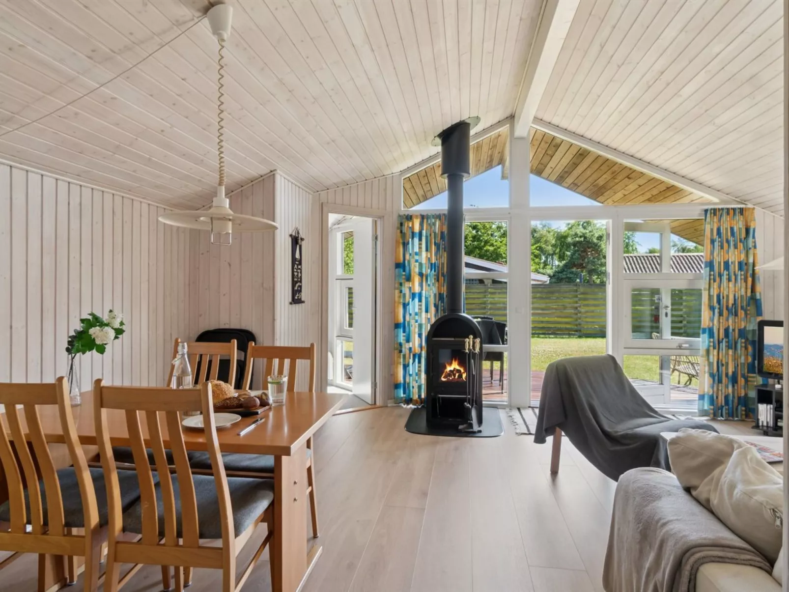 "Thrym" - 200m from the sea-Inside