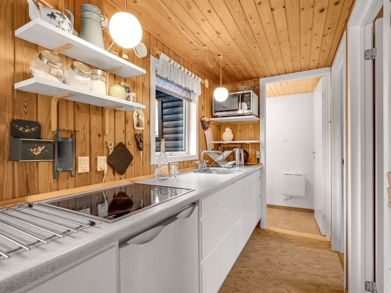 "Fifi" - 200m to the fjord-Inside