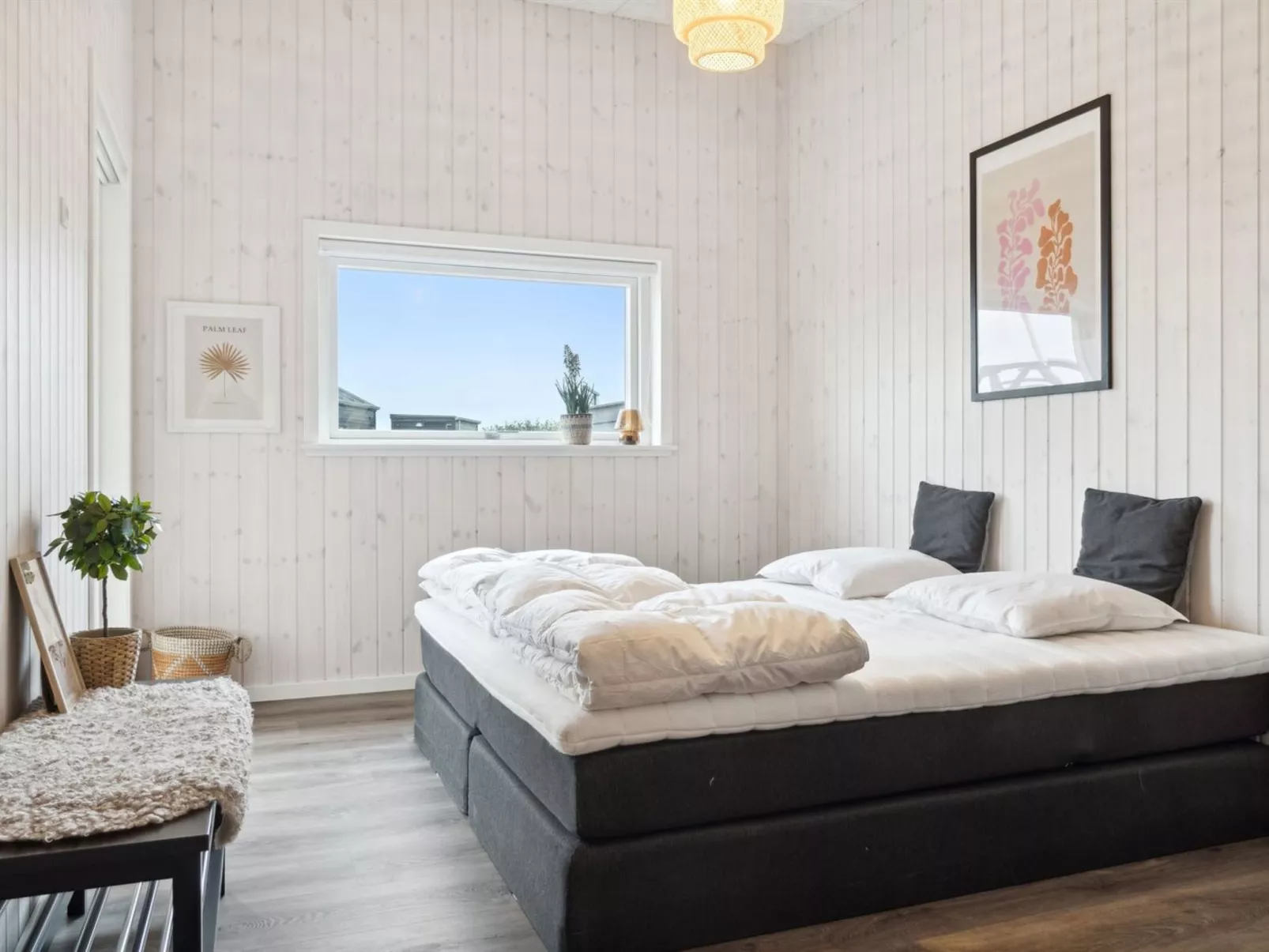 "Harrieth" - 300m from the sea-Inside