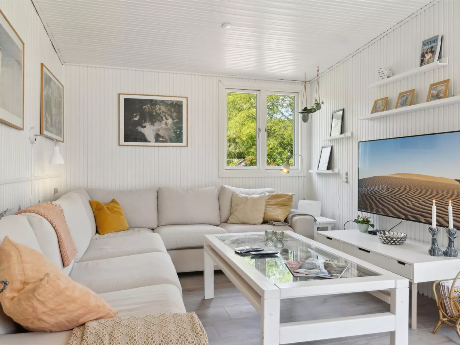 "Thorlak" - 860m from the sea-Inside