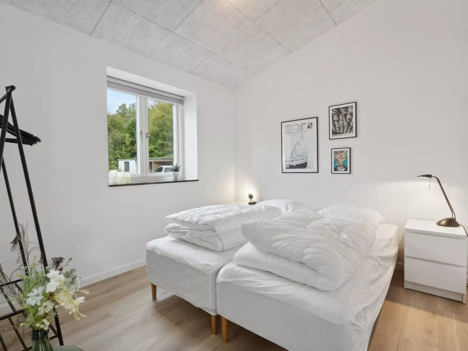 "Landuin" - 30km from the sea-Inside