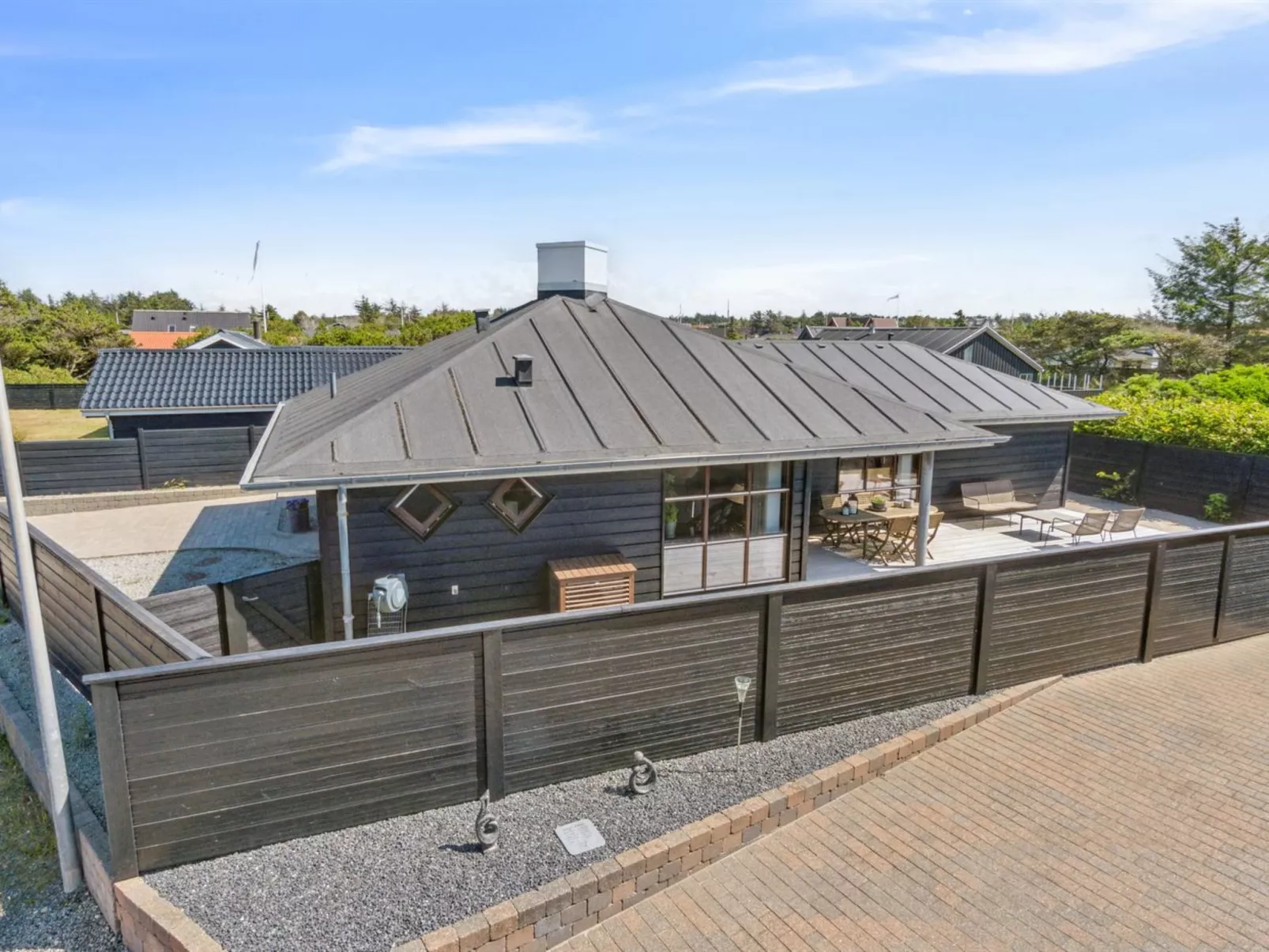 "Fridgerd" - 250m from the sea-Outside