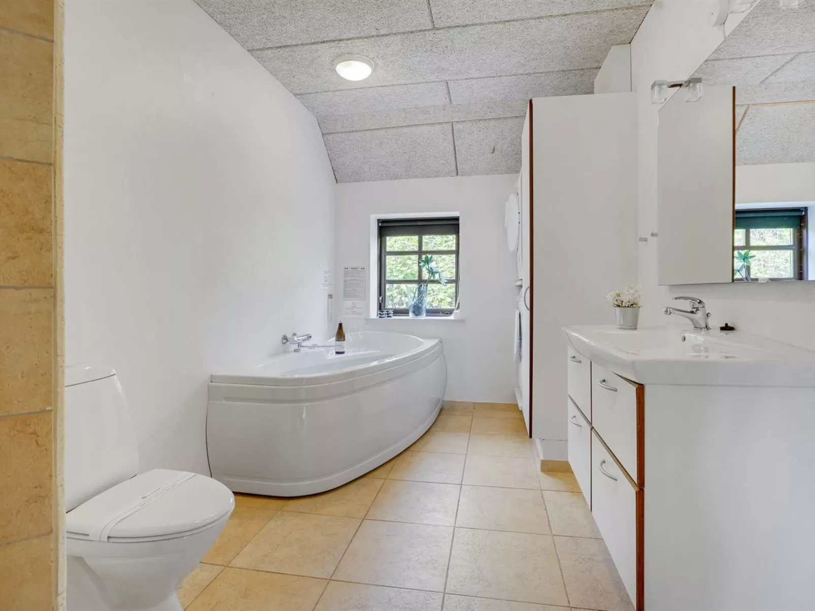 "Iben" - 2.3km from the sea-Inside