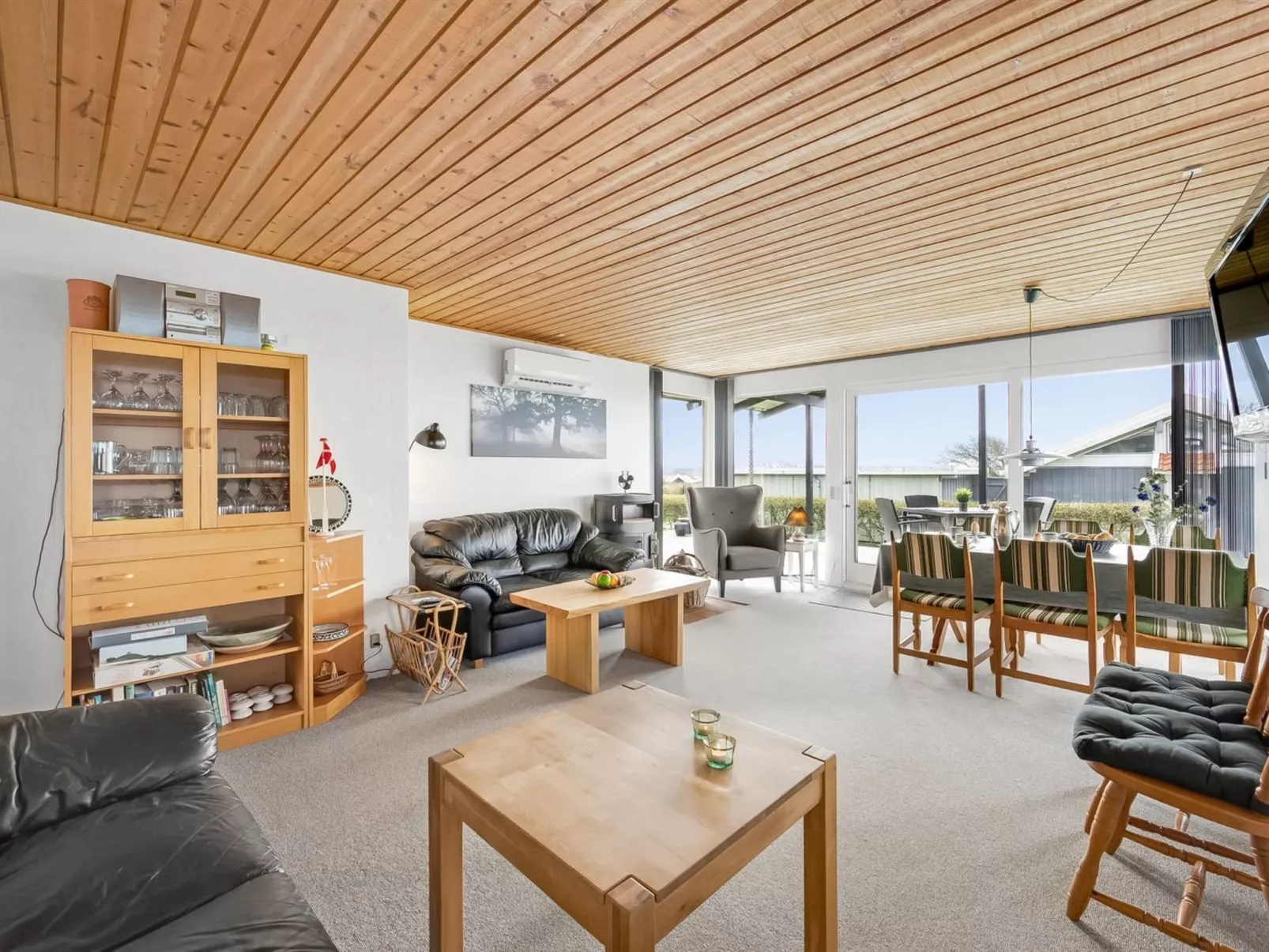 "Kirsa" - 200m to the fjord-Dedans