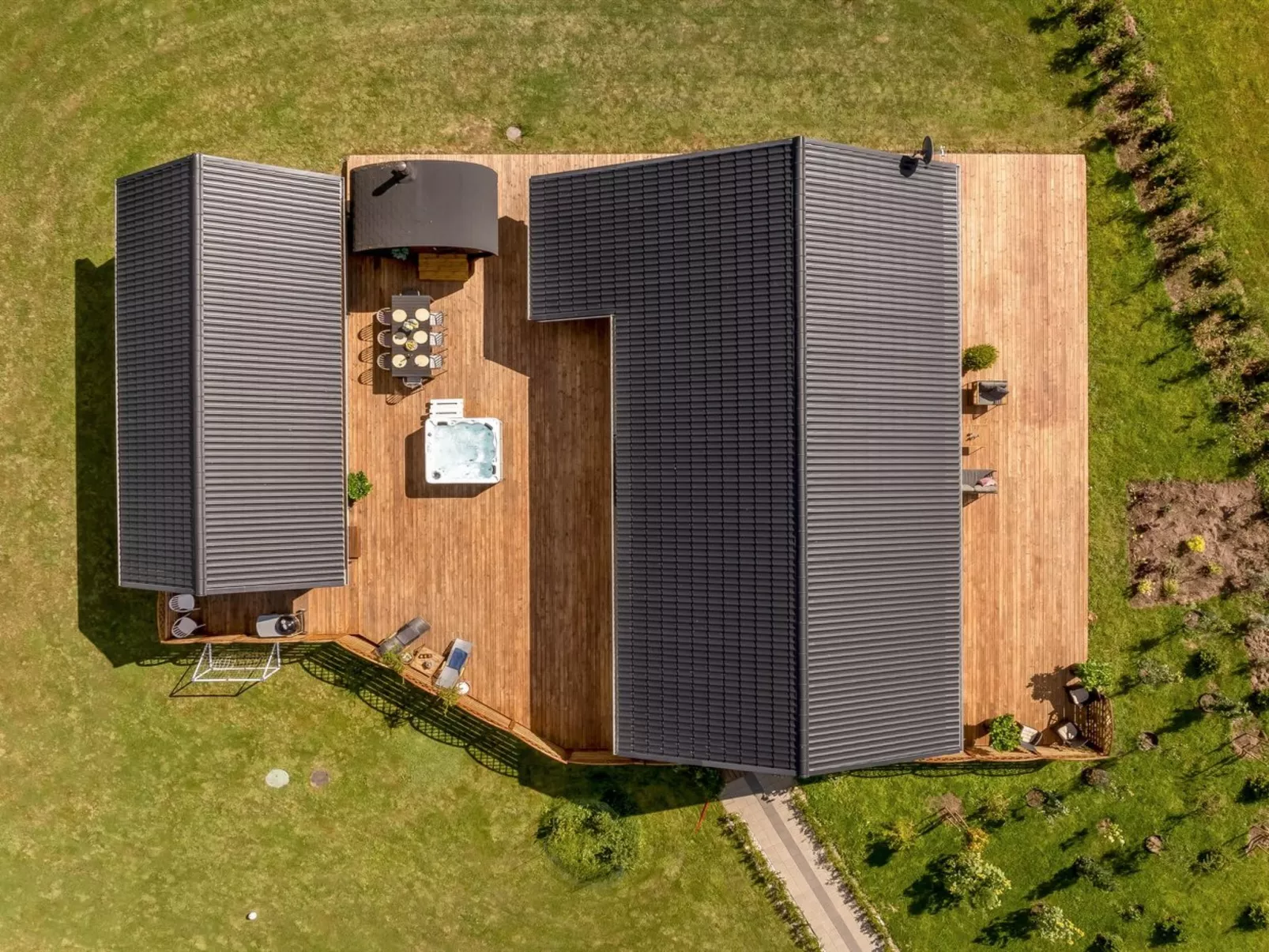 "Gizella" - 500m to the fjord-Outside