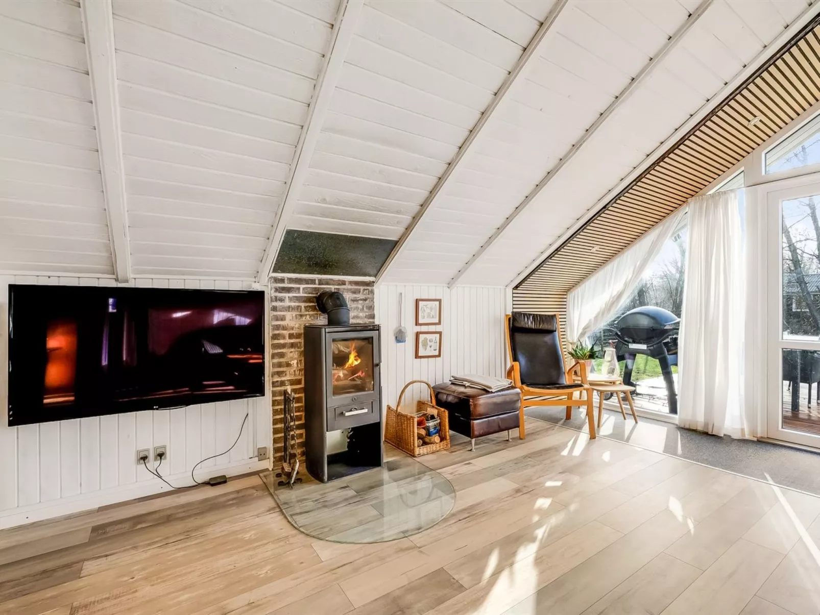 "Anu" - 300m to the fjord-Drinnen