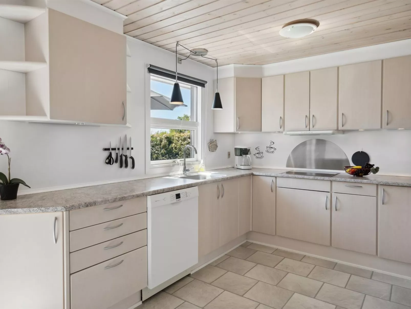 "Anella" - 200m from the sea-Drinnen