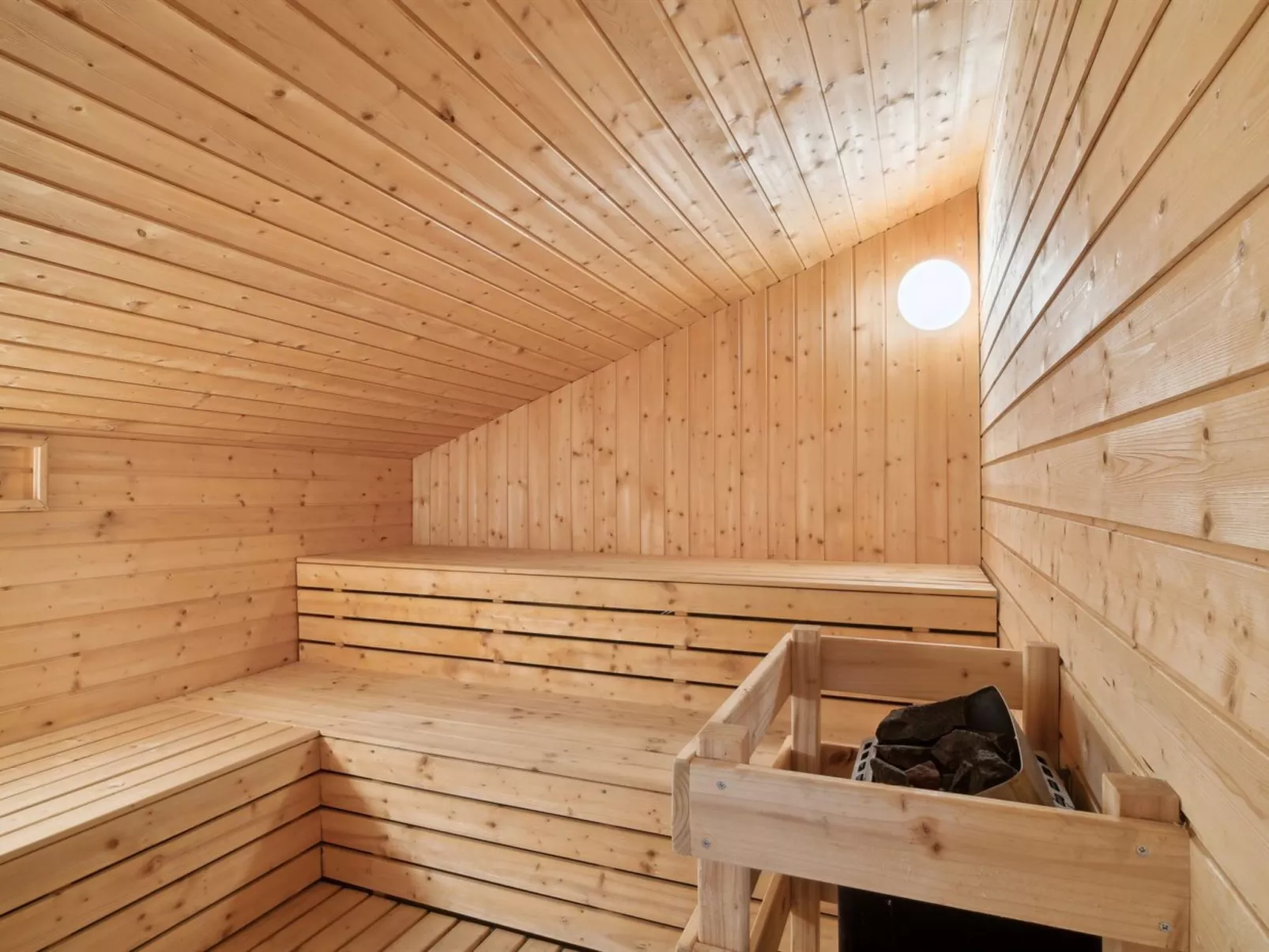 "Garbine" - 400m from the sea-Drinnen