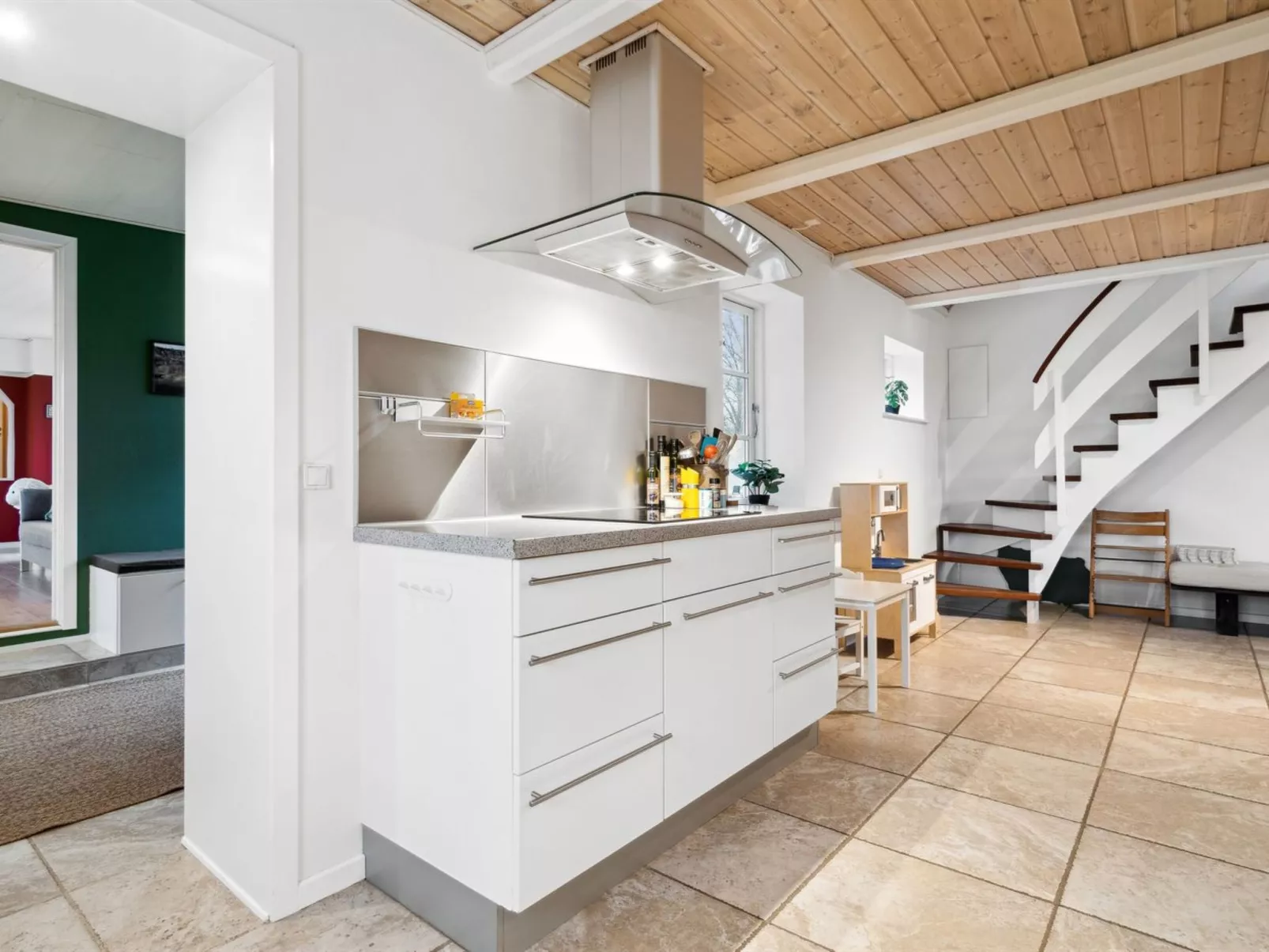 "Adrienne" - 6.4km from the sea-Inside