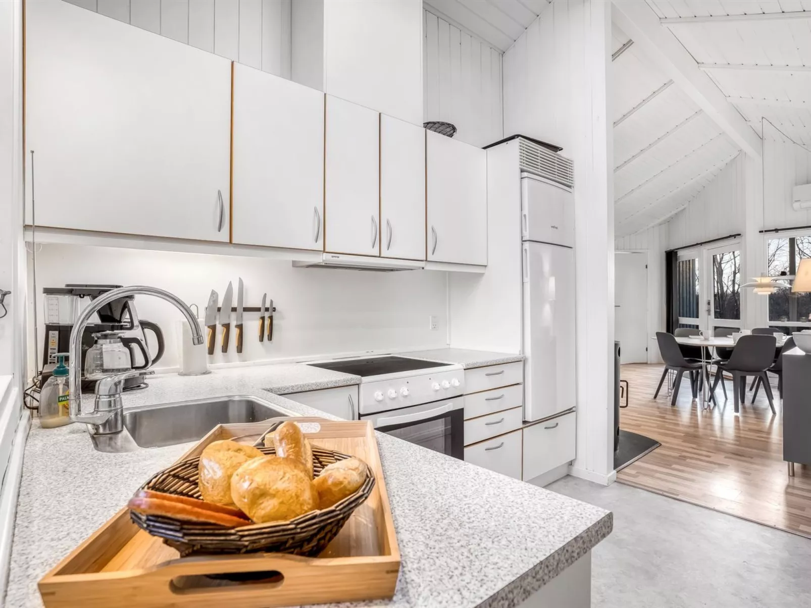 "Bjart" - 1.5km from the sea-Dedans