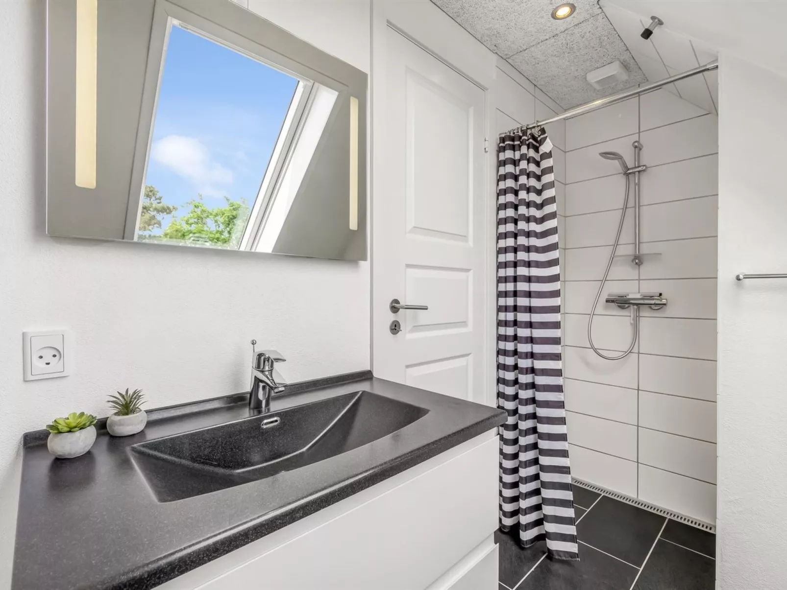 "Lavrans" - 2.5km from the sea-Drinnen