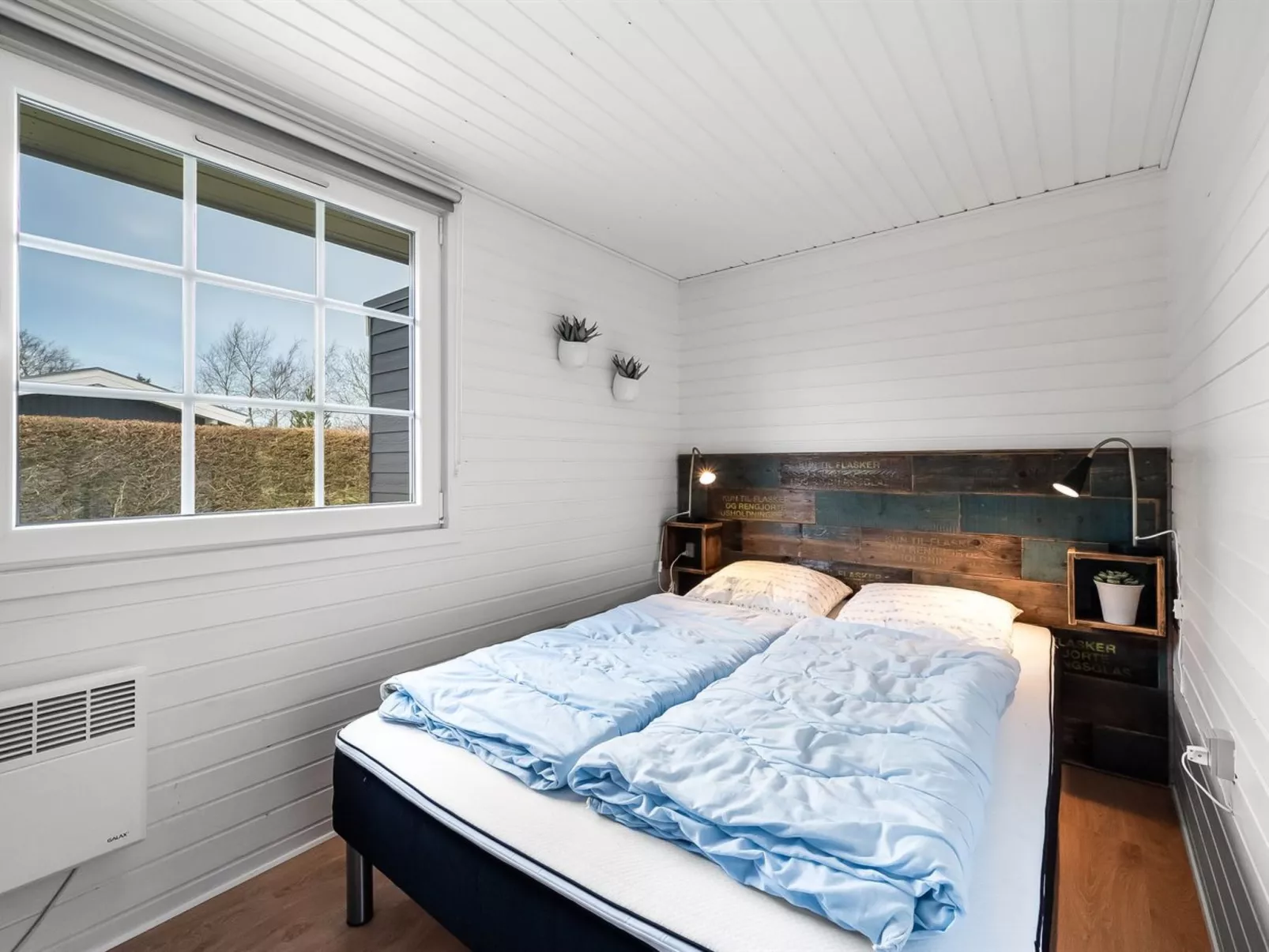 "Ludvika" - 300m to the fjord-Inside