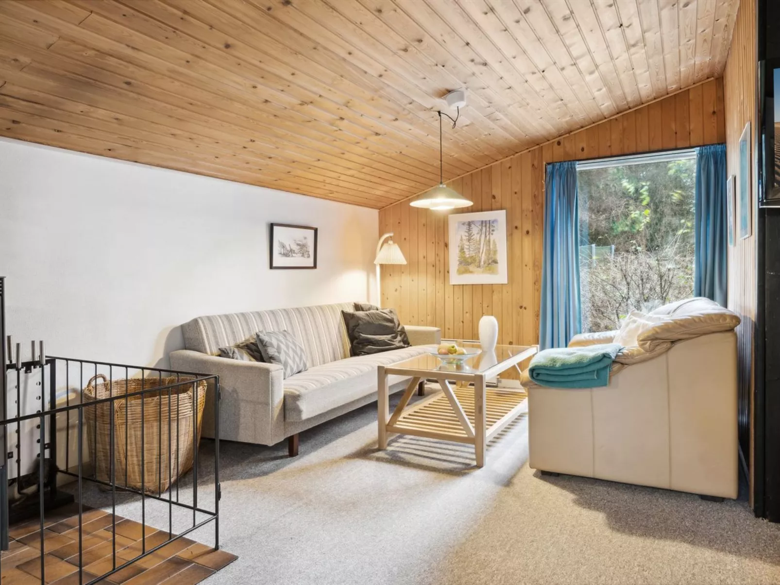 "Suri" - 200m to the fjord-Inside