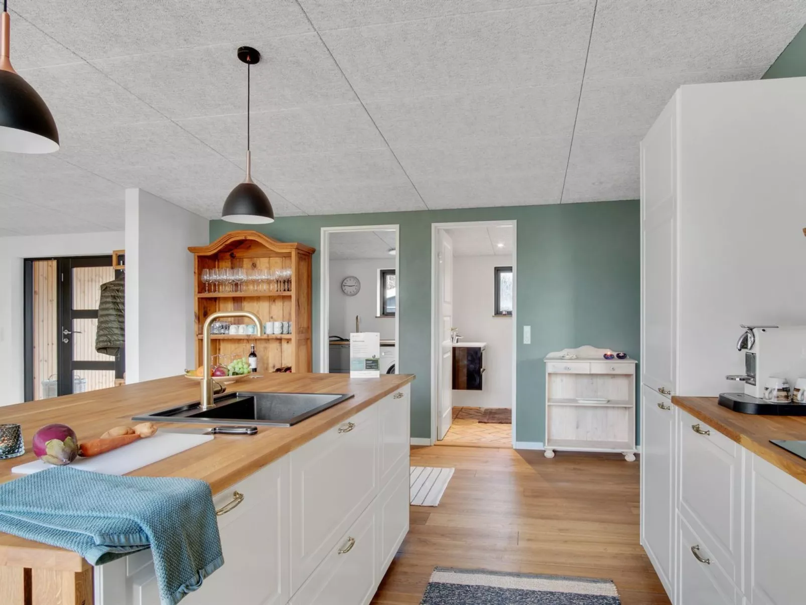 "Sune" - 175m from the sea-Drinnen