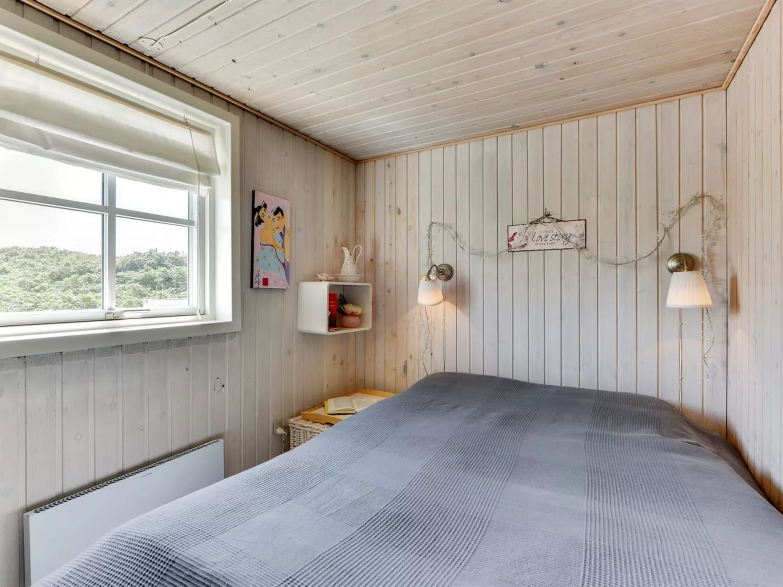 "Heilo" -  from the sea-Drinnen