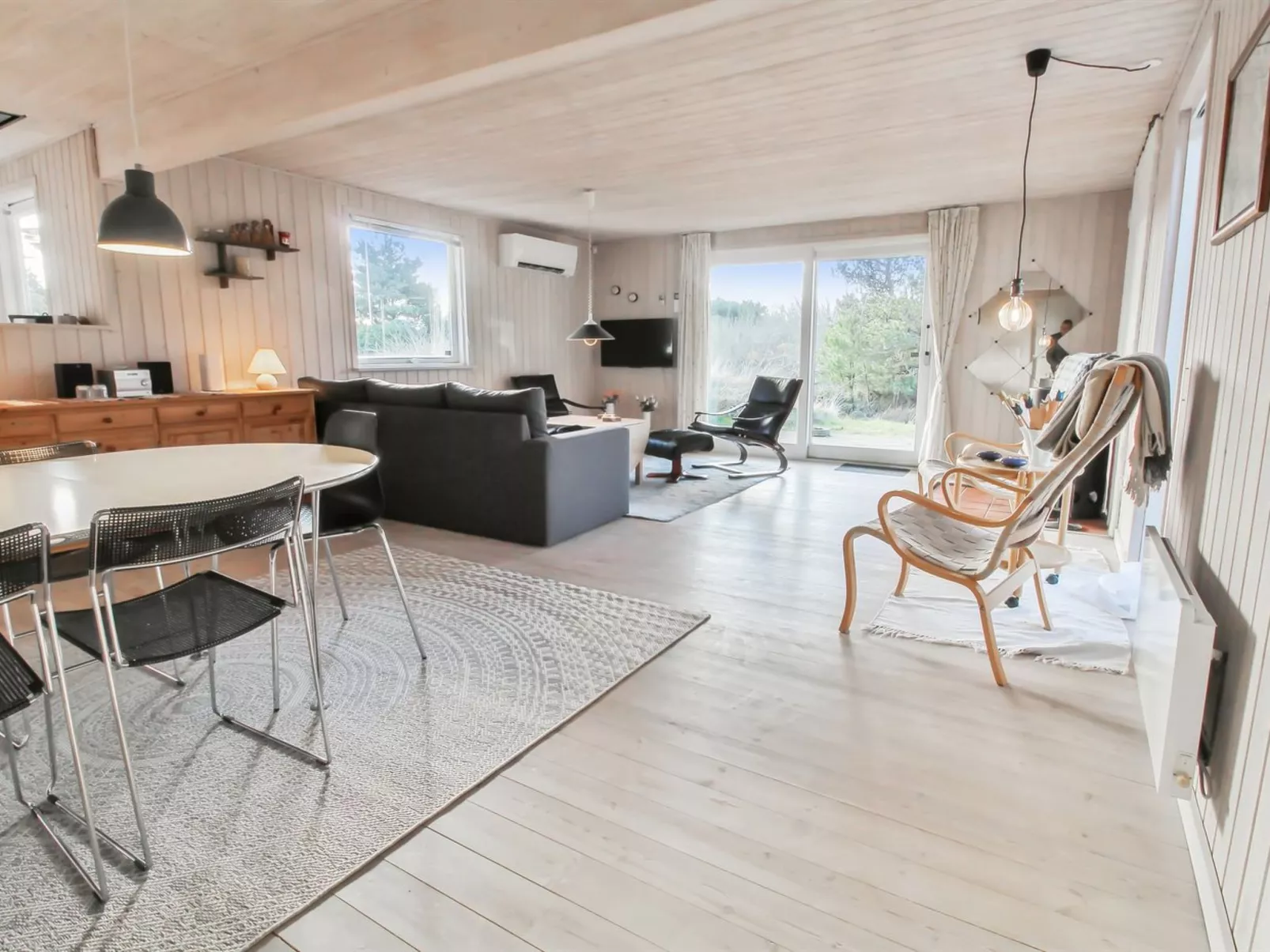 "Jakko" - 2.6km from the sea-Inside