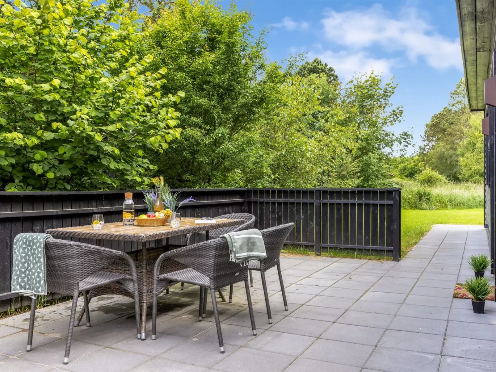 "Scalli" - 1.5km to the fjord-Outside