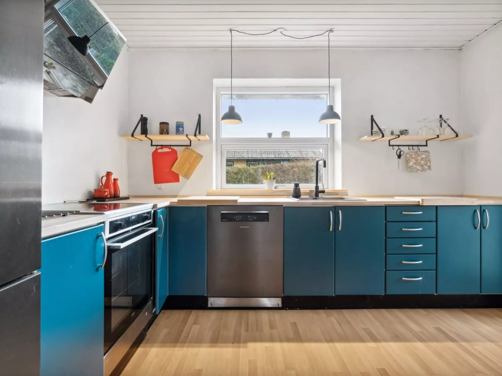 "Yrjö" - 1km from the sea-Inside