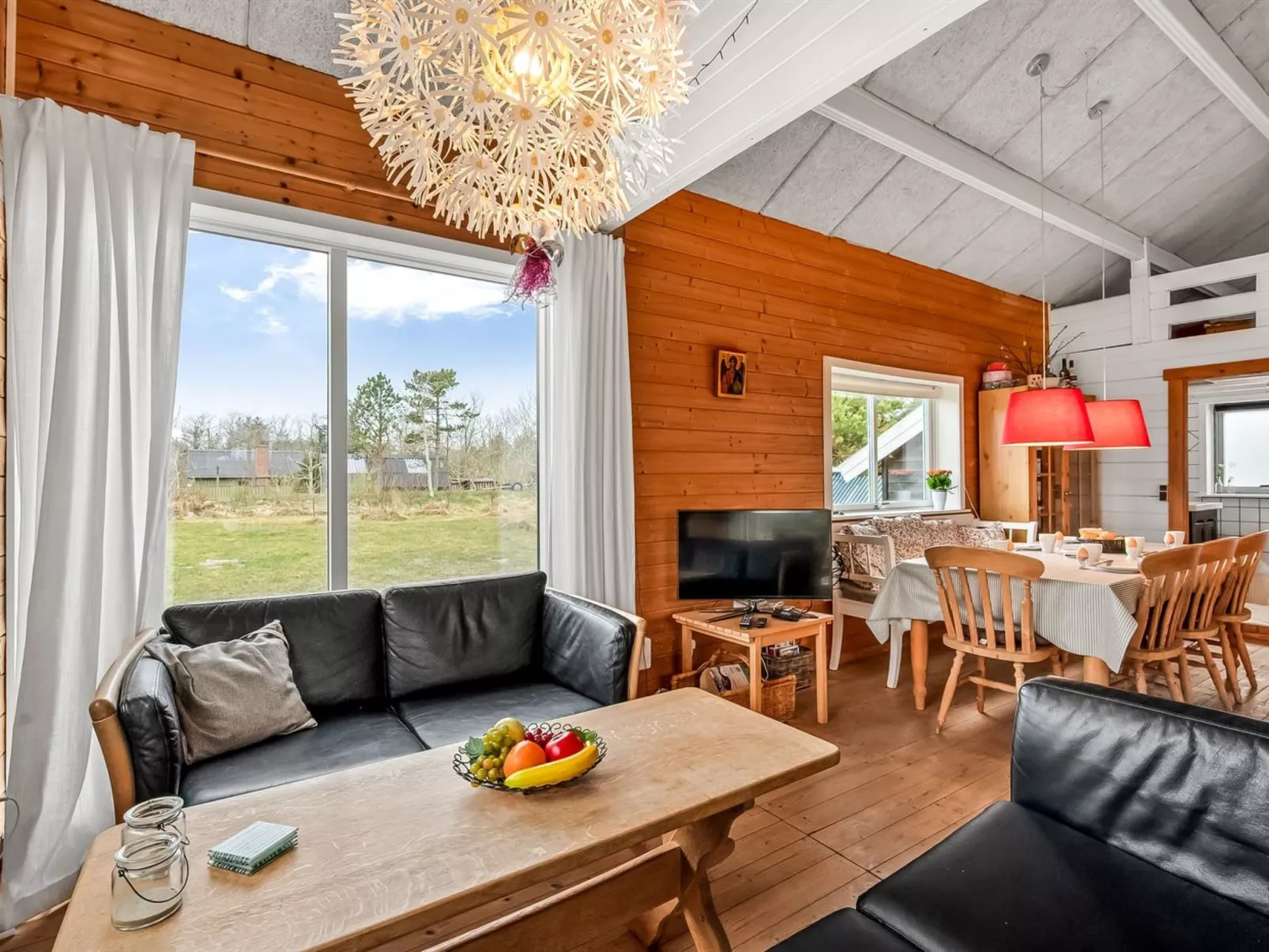 "Oddger" - 250m to the fjord-Drinnen