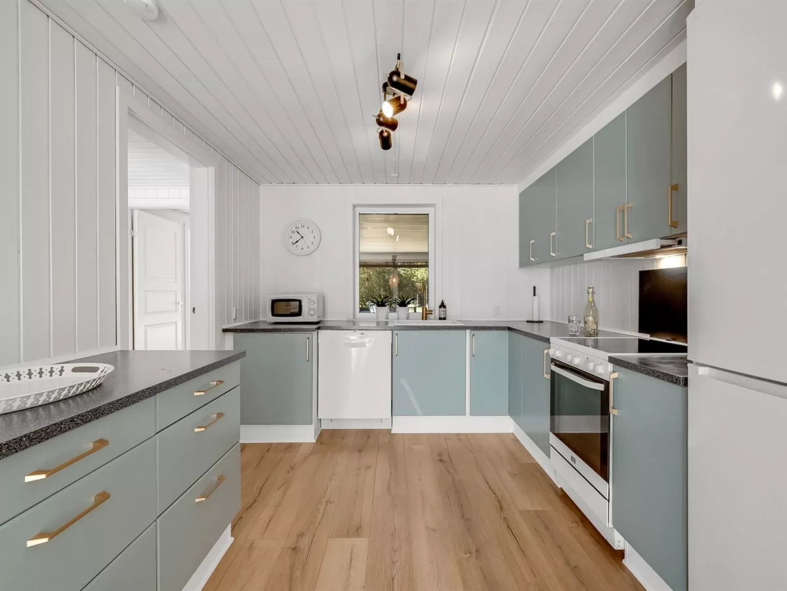 "Allen" - 1km from the sea-Inside