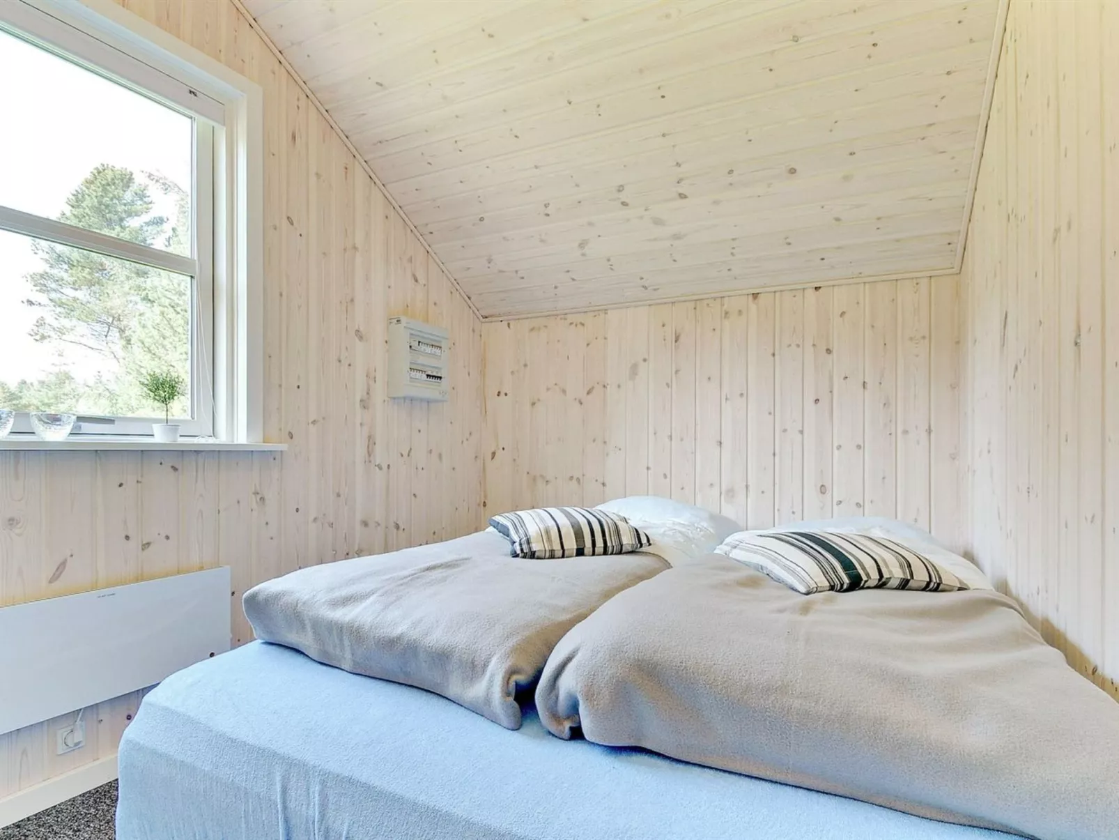 "Saila" - 500m to the fjord-Inside