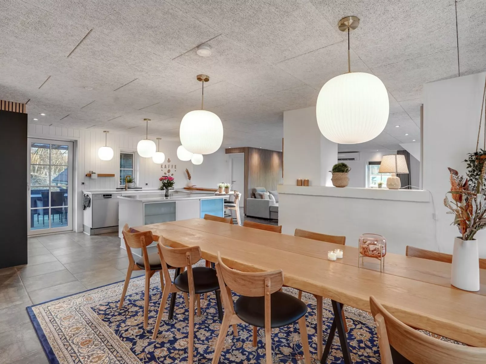 "Oskari" - 1.3km from the sea-Inside