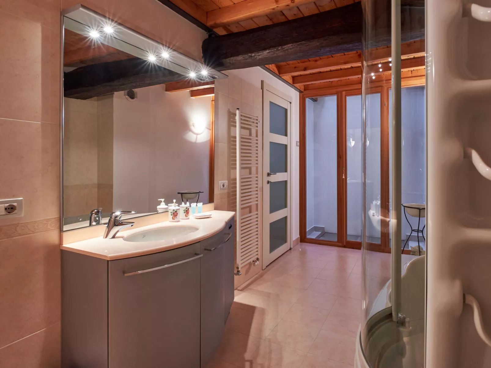 La Cascina-Inside