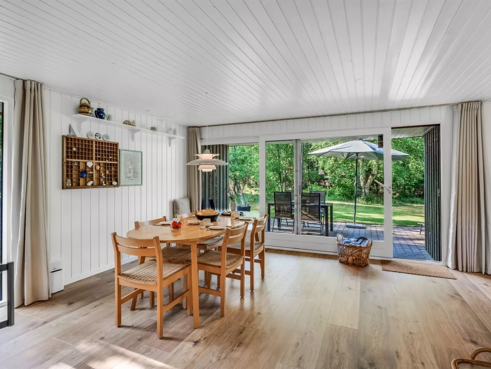 "Yngvy" - 1.3km from the sea-Inside