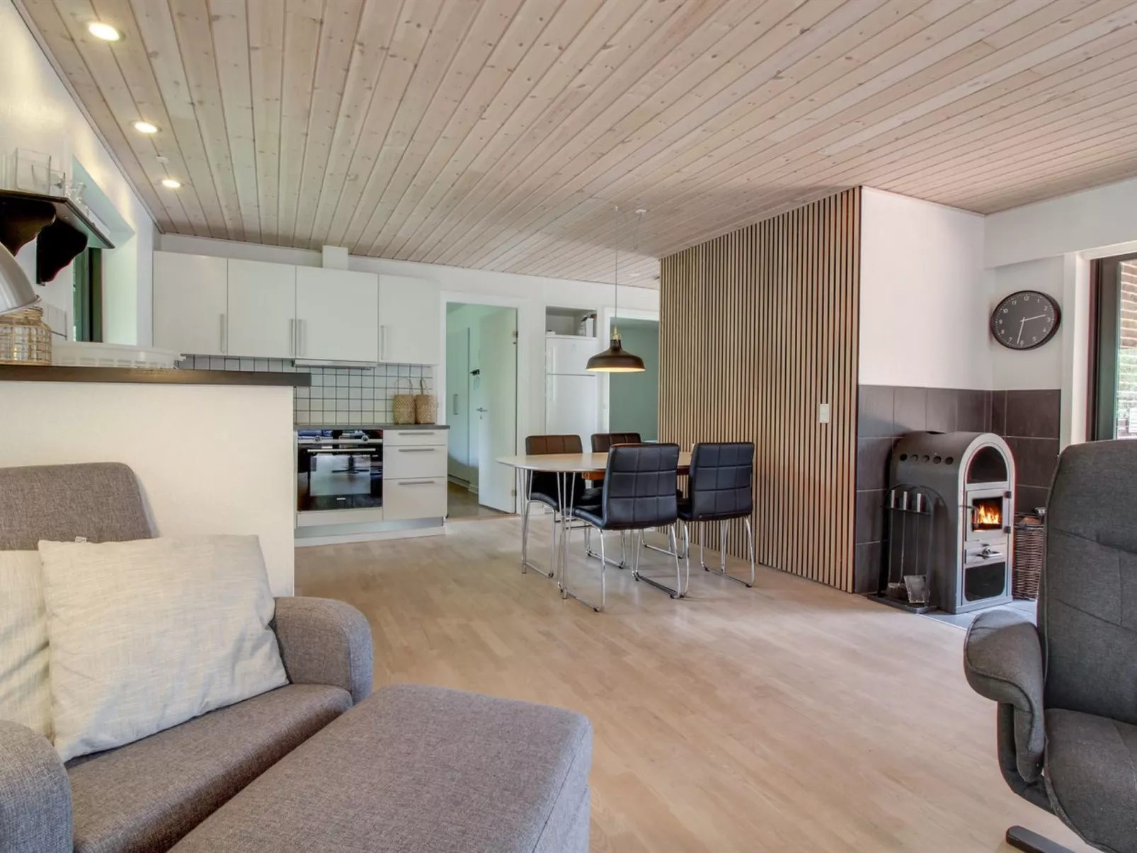 "Gunkil" - 800m from the sea-Inside