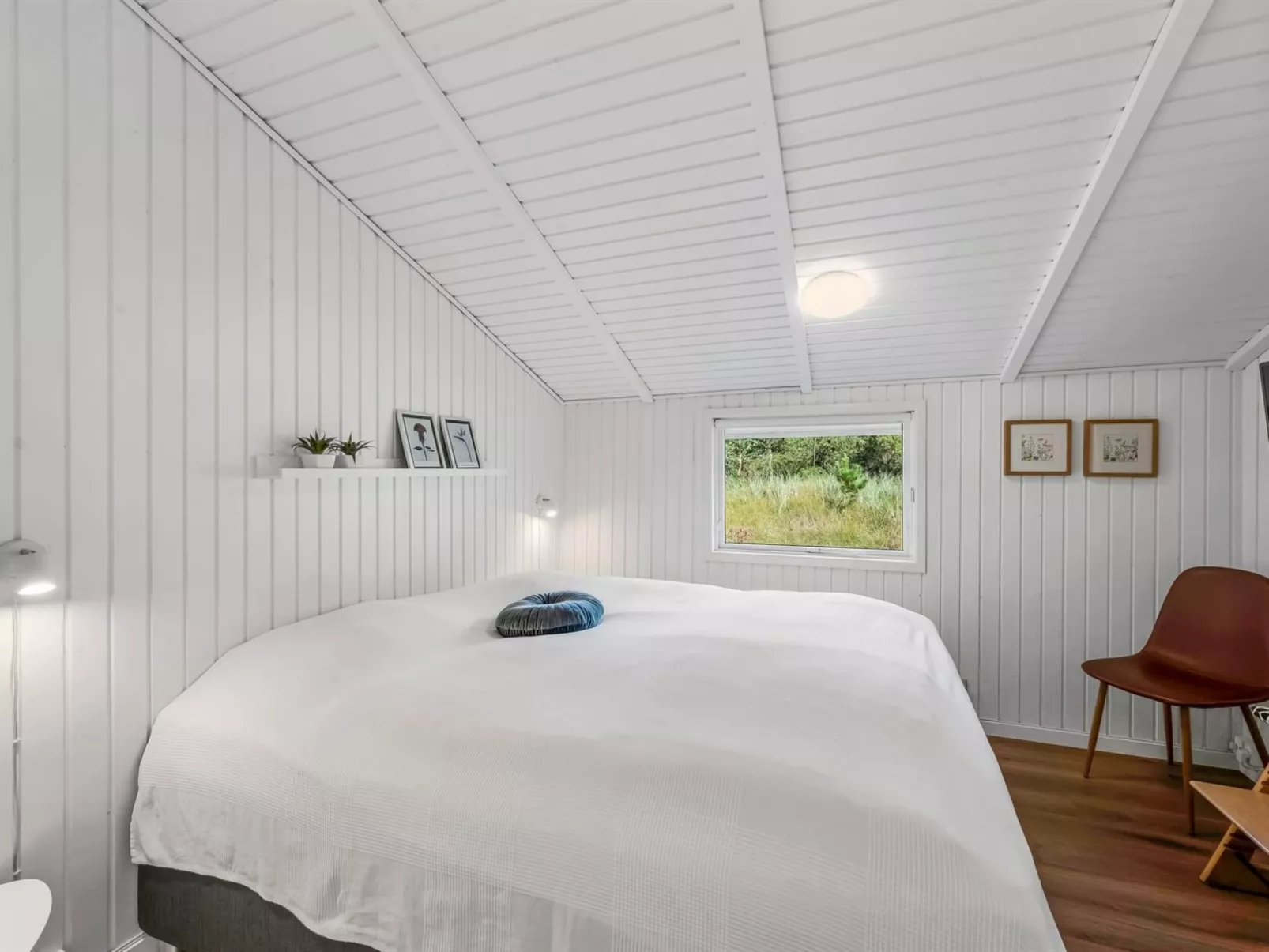 "Eirik" - 2.5km from the sea-Inside