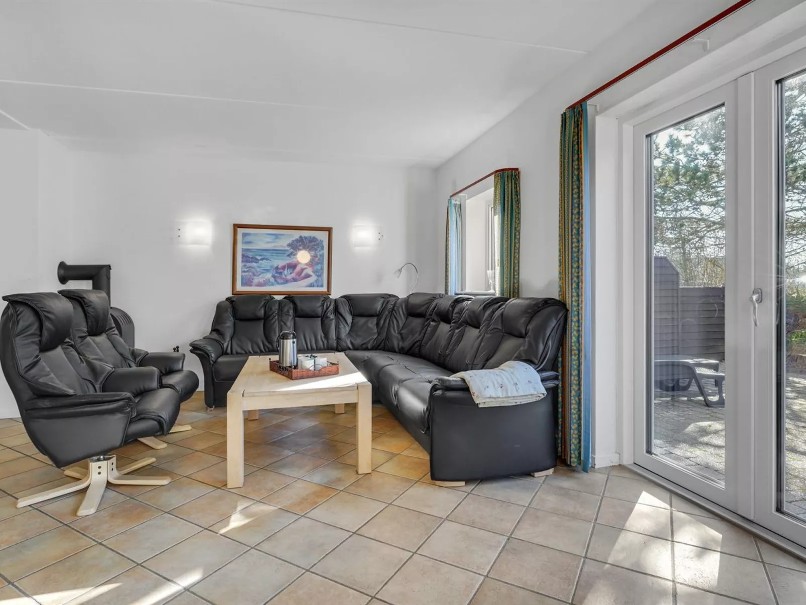 "Oneida" - 800m from the sea-Inside