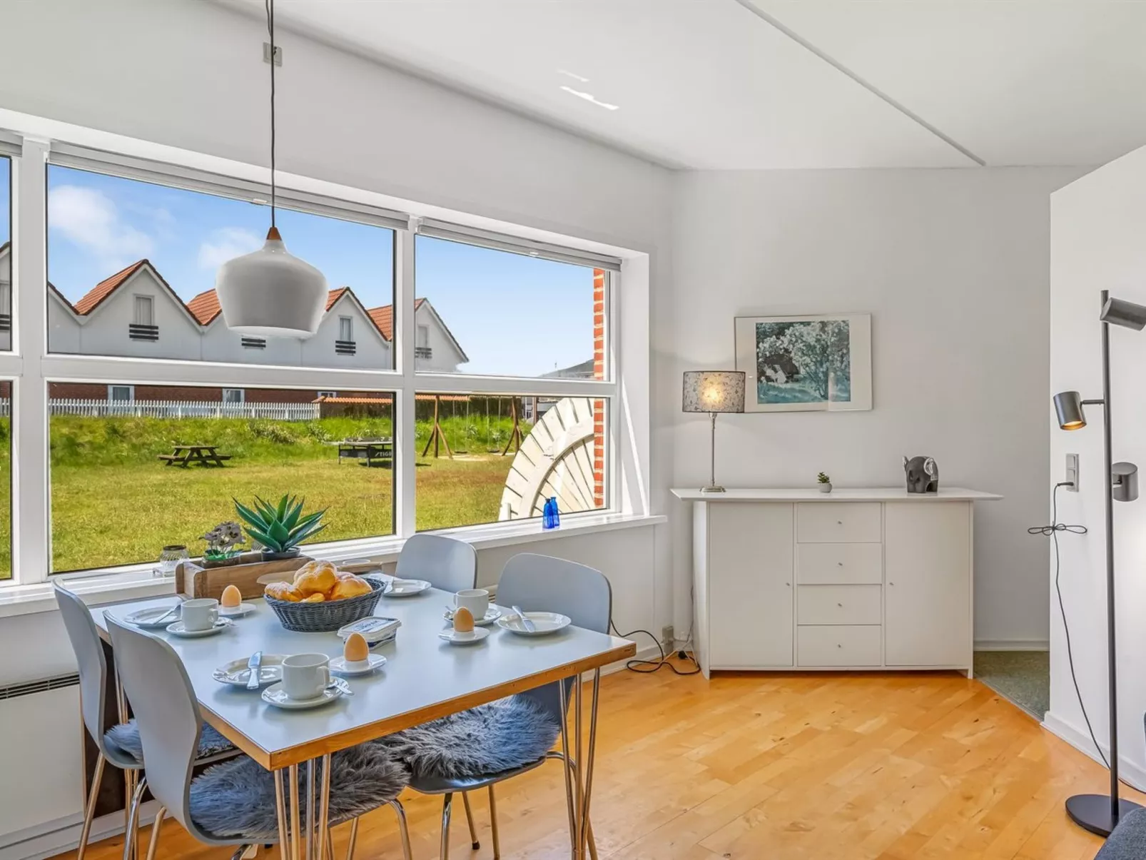 "Akai" - 100m from the sea-Dedans