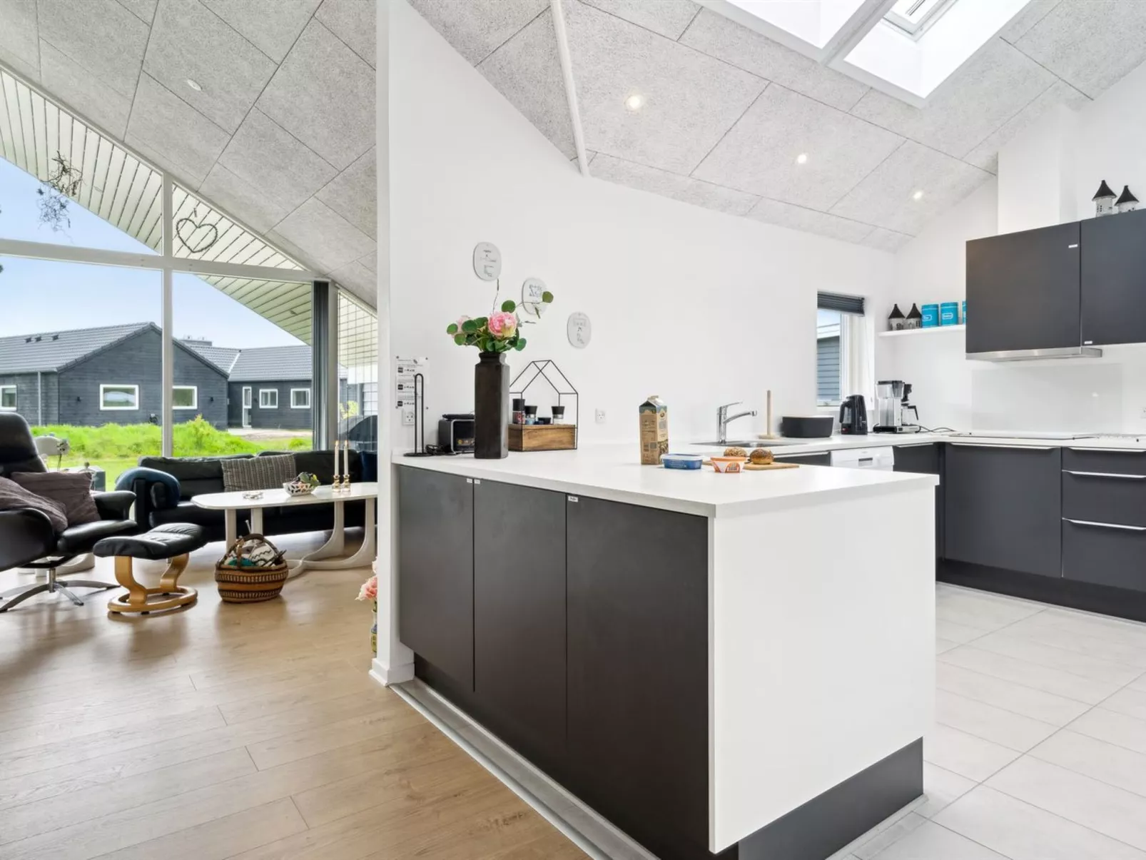 "Amai" - 4.5km from the sea-Inside