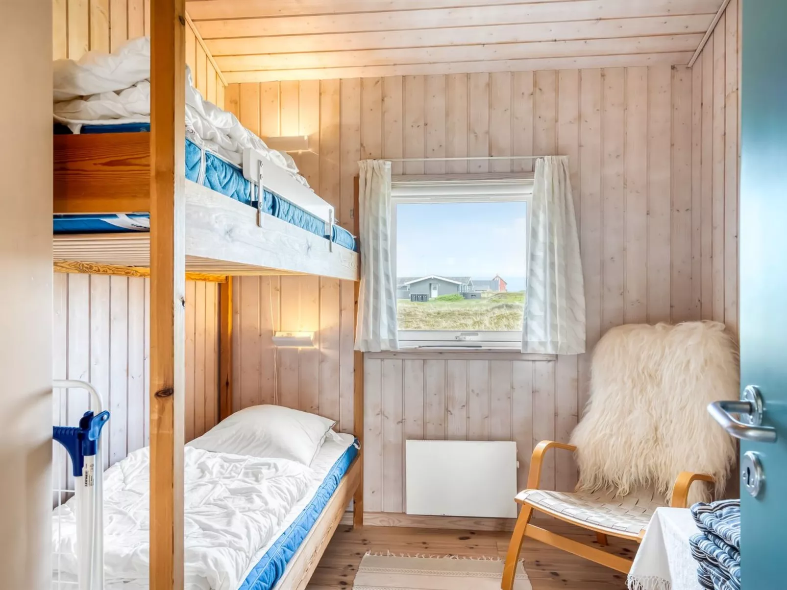 "Hughe" - 200m from the sea-Inside