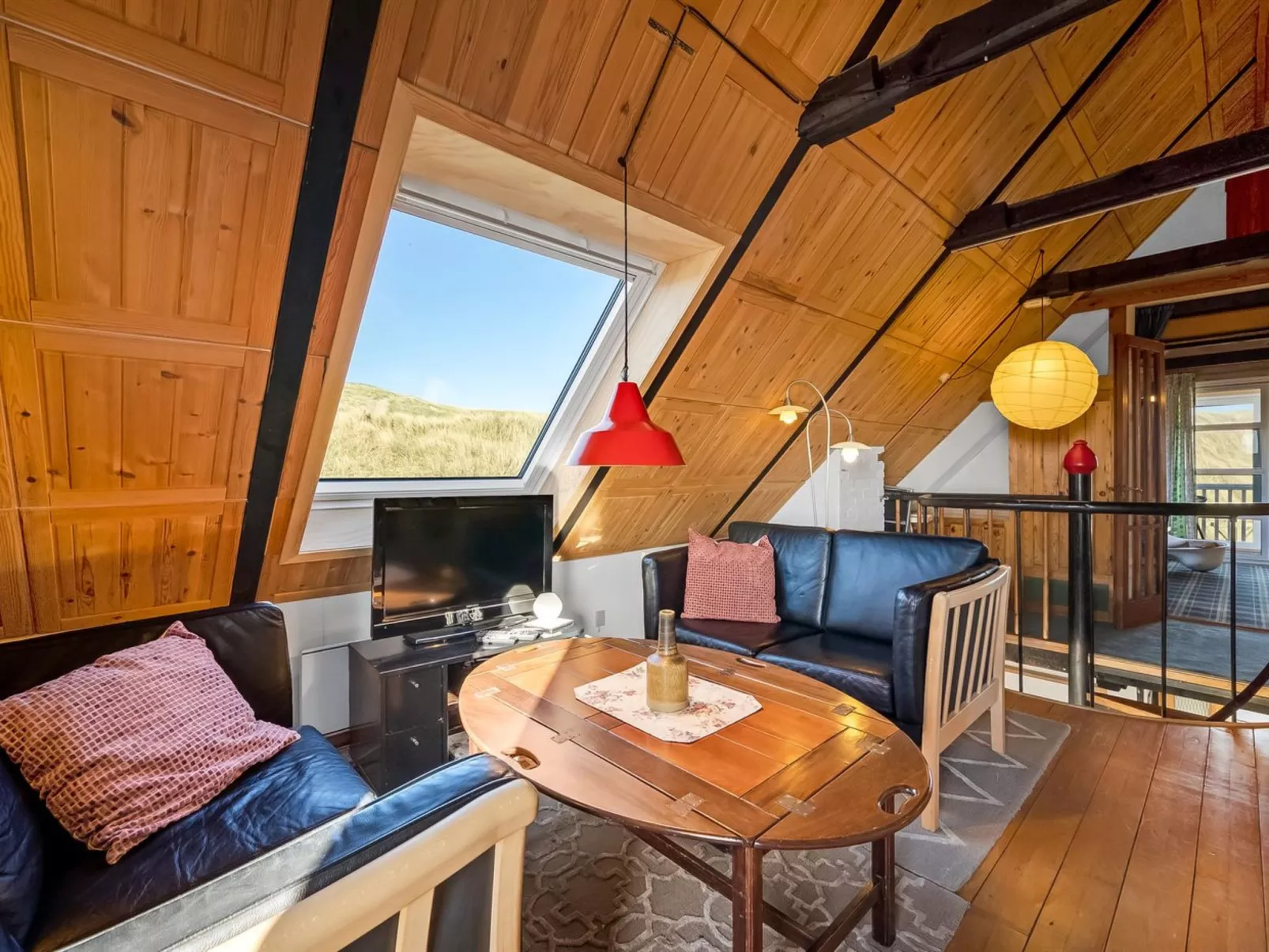 "Kurt" - 75m from the sea-Drinnen