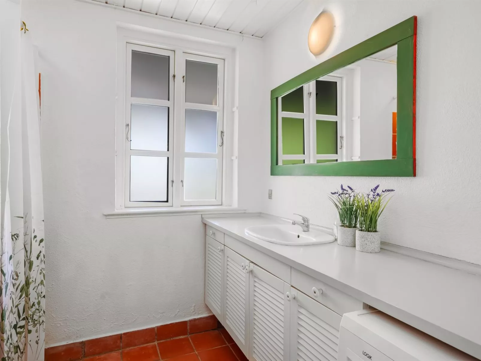 "Ejnarine" - 600m to the fjord-Drinnen