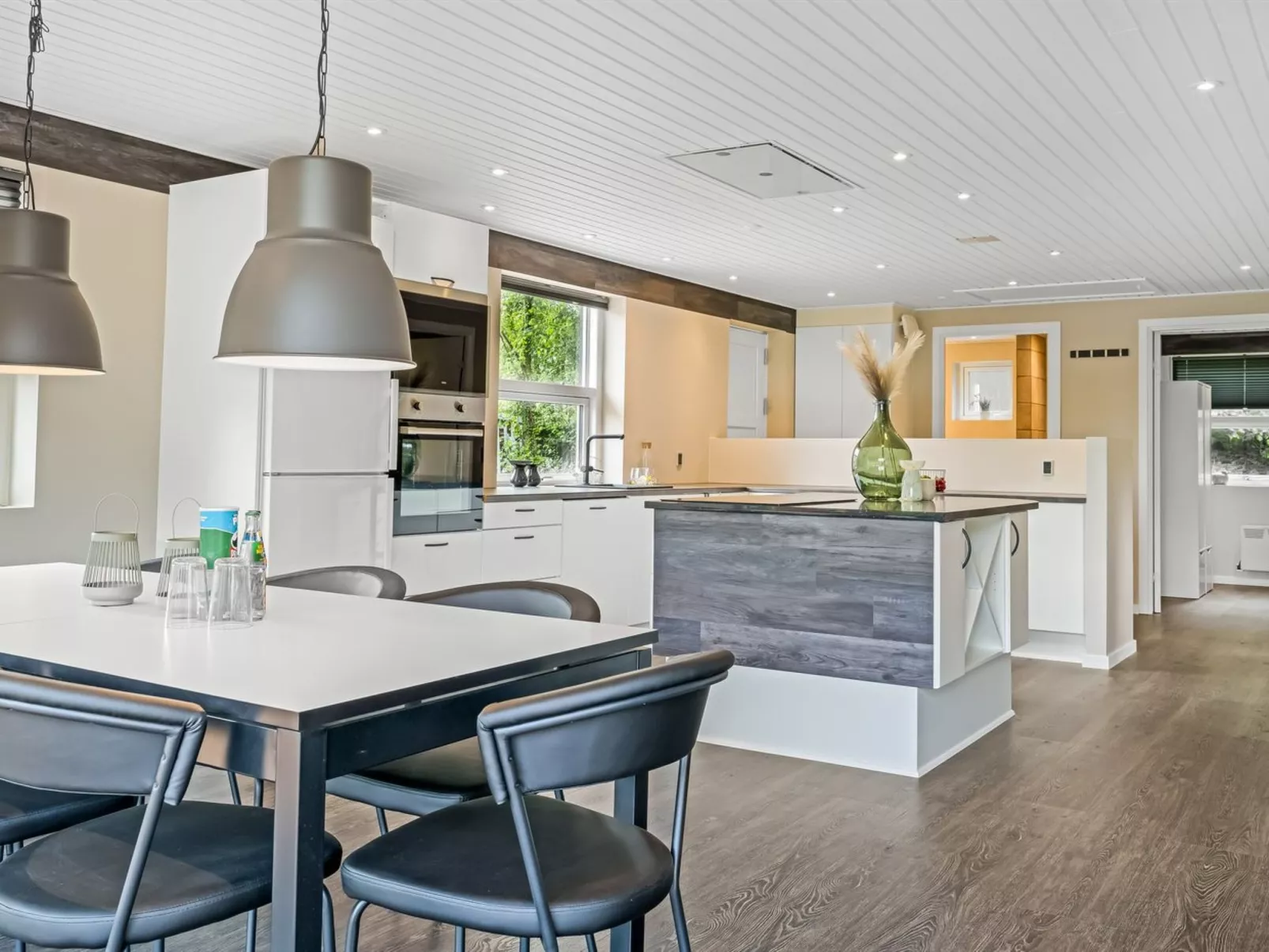 "Skip" - 300m to the fjord-Dedans