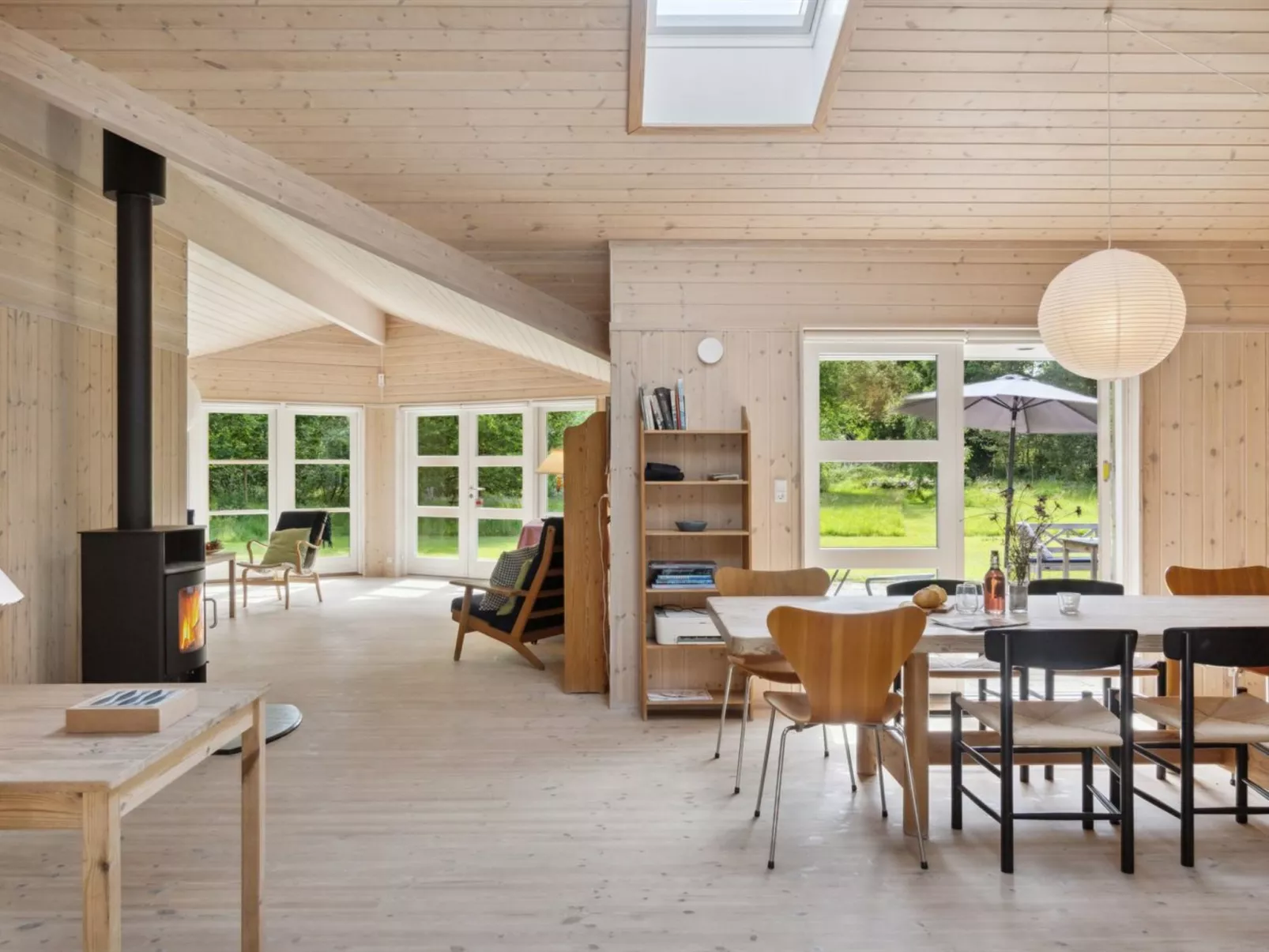 "Launo" - 1.1km to the fjord-Drinnen